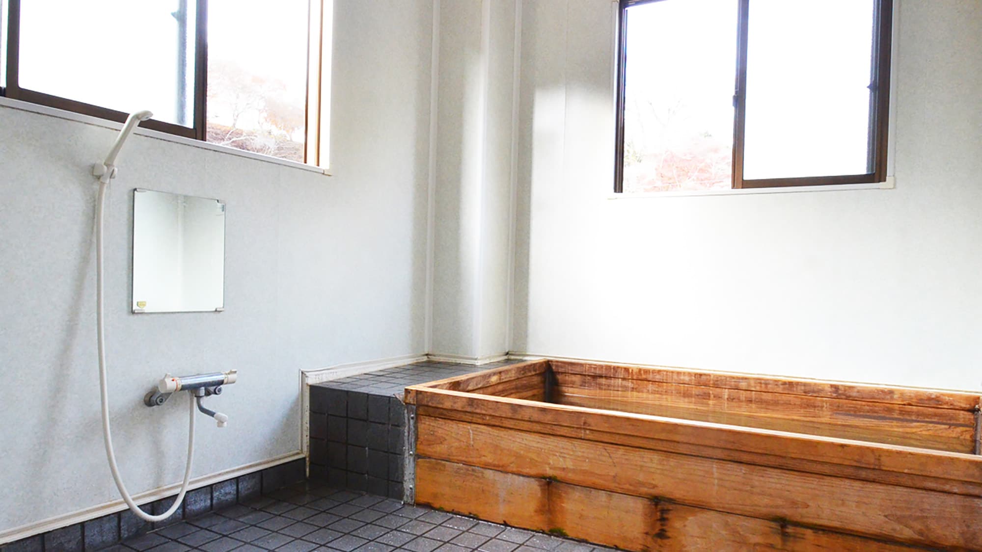 * & lt; Bath & gt; Please spend a relaxing time in a larger bath than usual.