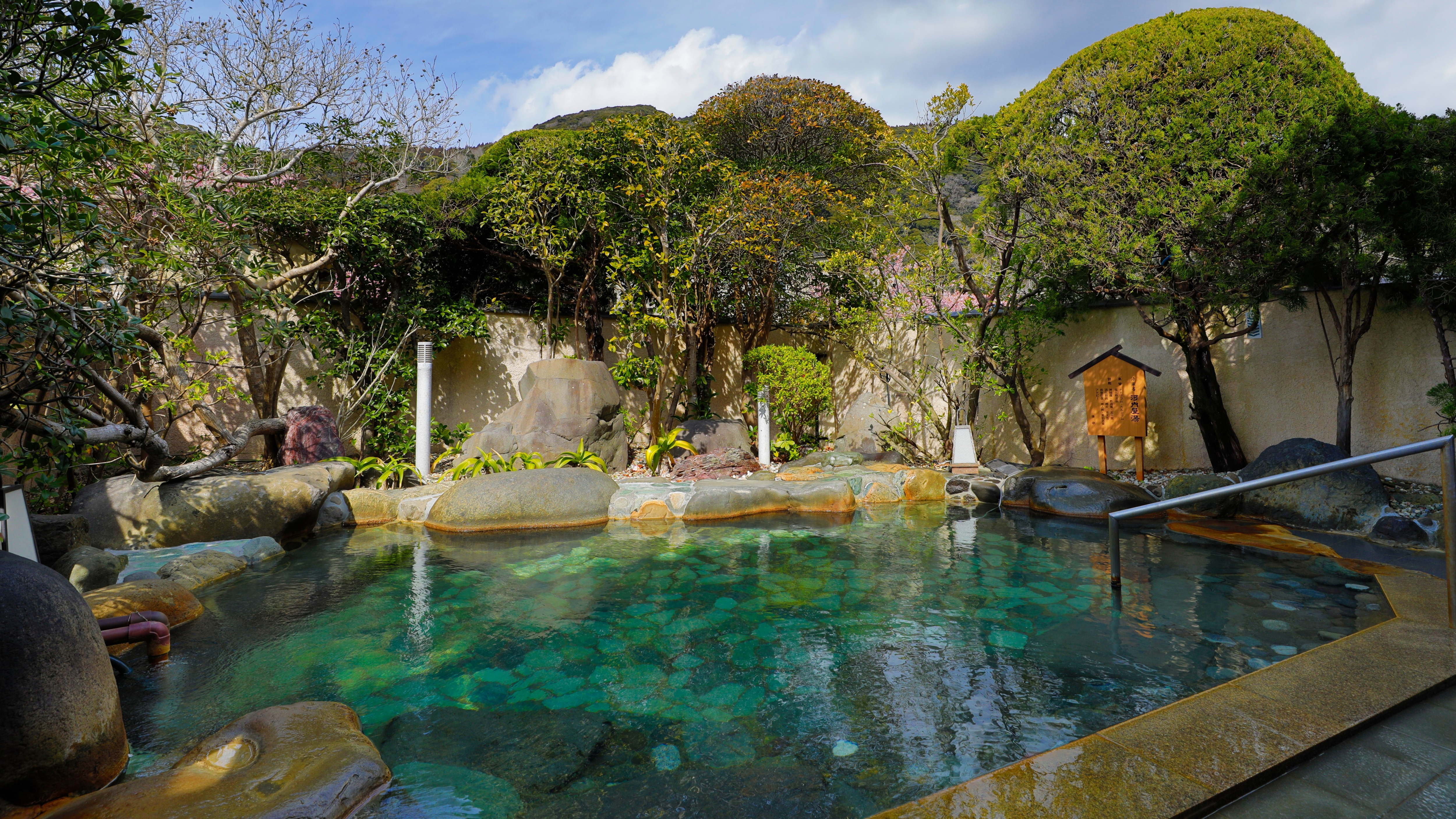 Men's large open-air bath "Uji"