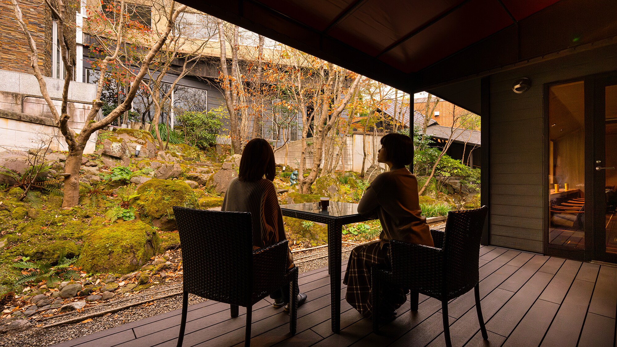 Enjoy free drinks while feeling nature on the terrace. Enjoy a relaxing time with Oita's shochu and soft drinks.