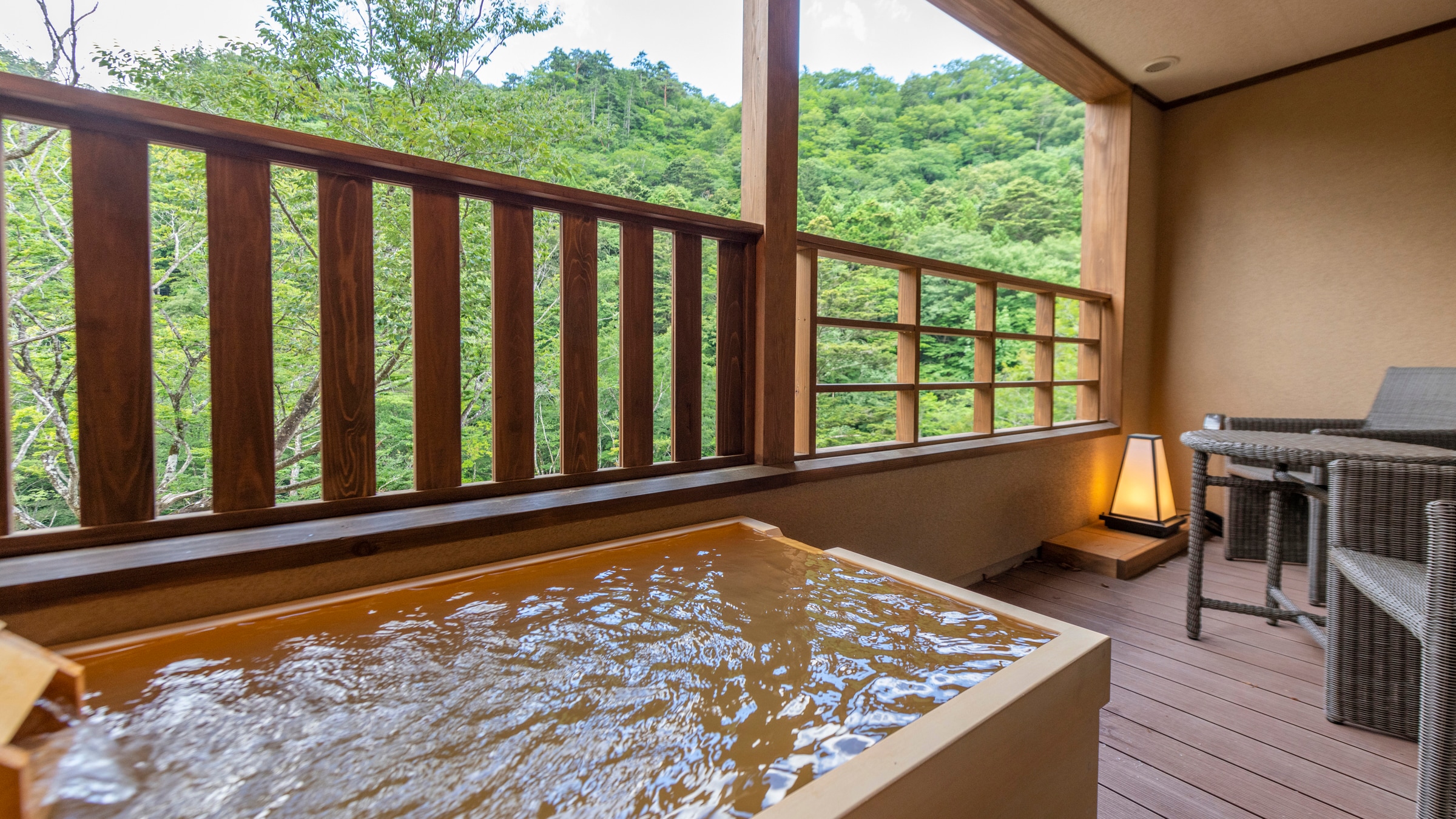 Enjoy a luxurious stay in rooms all equipped with natural hot spring baths (example of a guest room in the main building)
