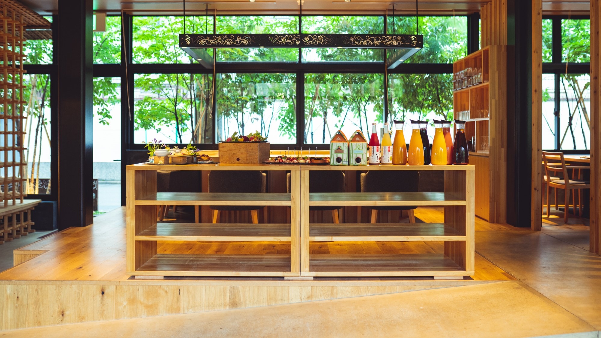 Lounge/Food & Drinks