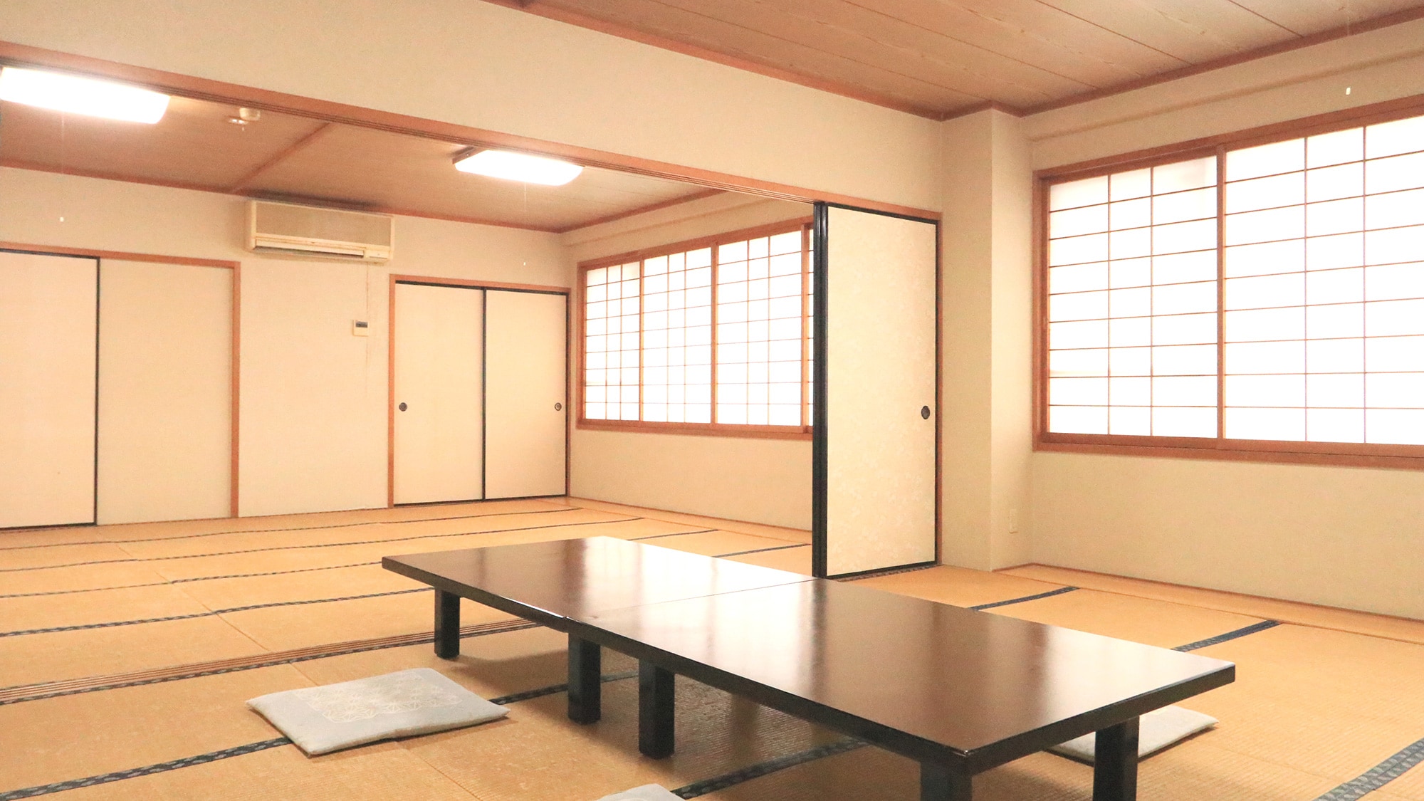 <Futama (large room)> Can accommodate up to 10 people