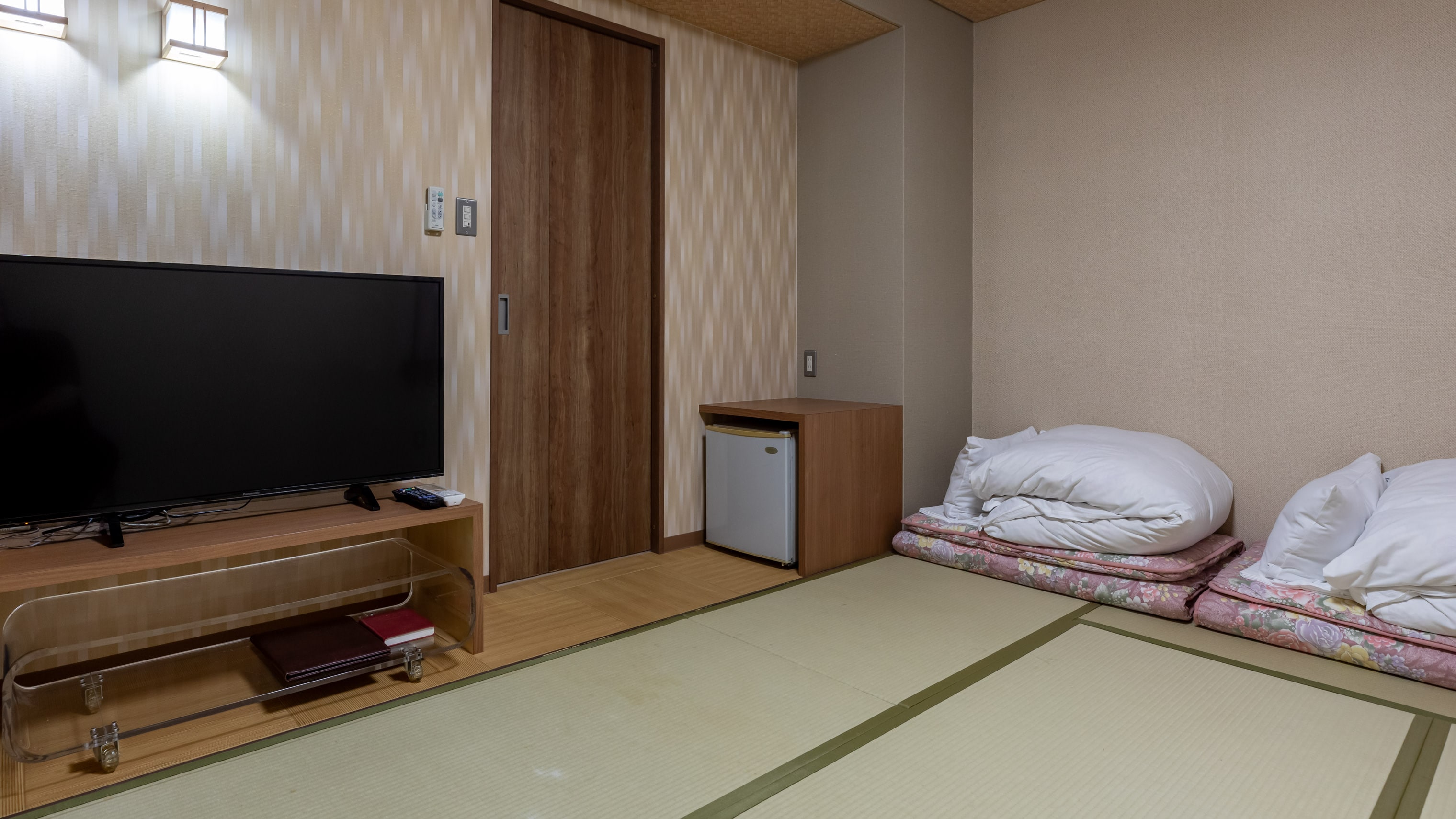 [Non-smoking] Special Japanese-style room for 4 people (separate bathroom and toilet)