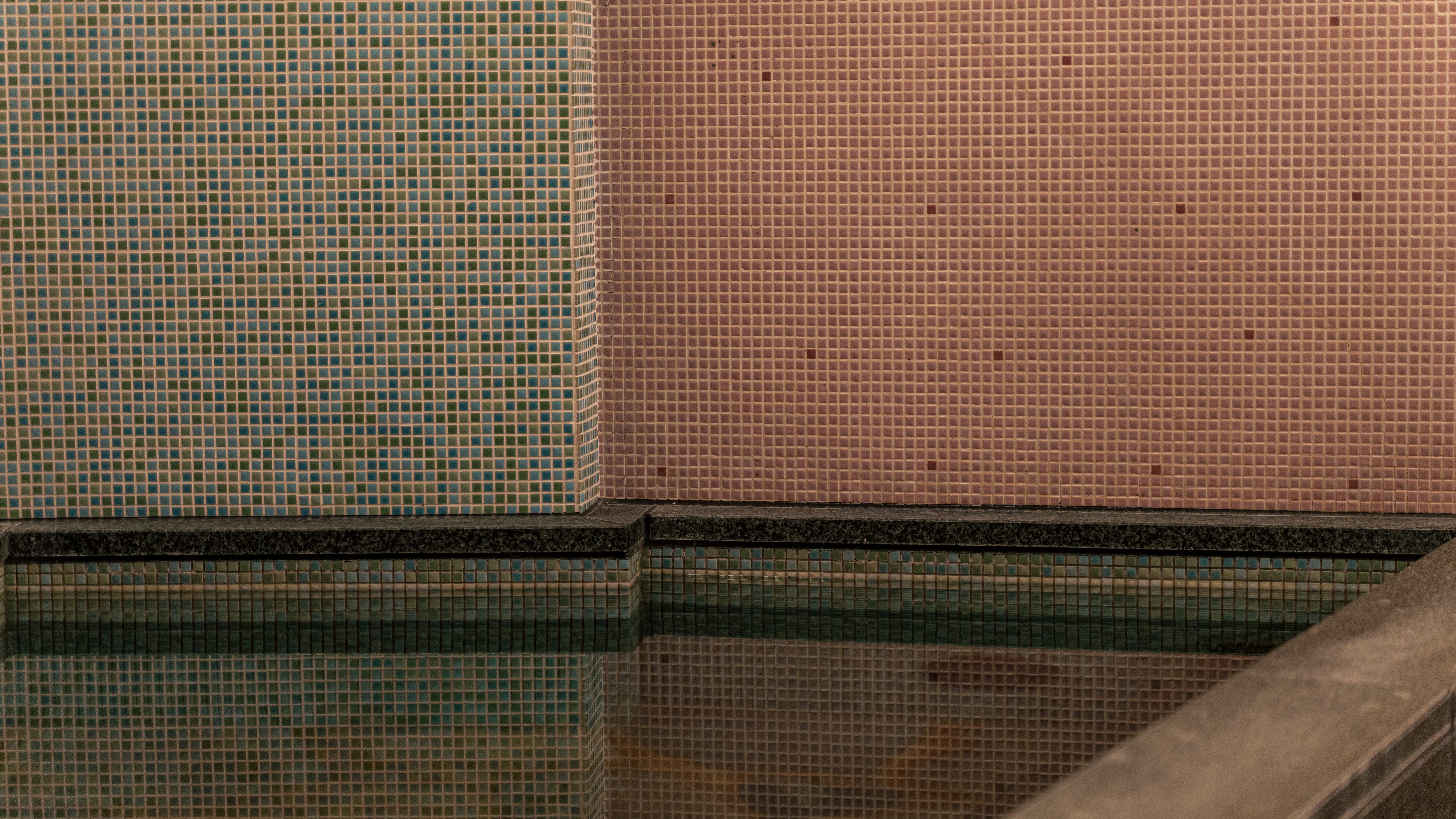 [Amanohashidate Onsen] Retro-modern tile bath