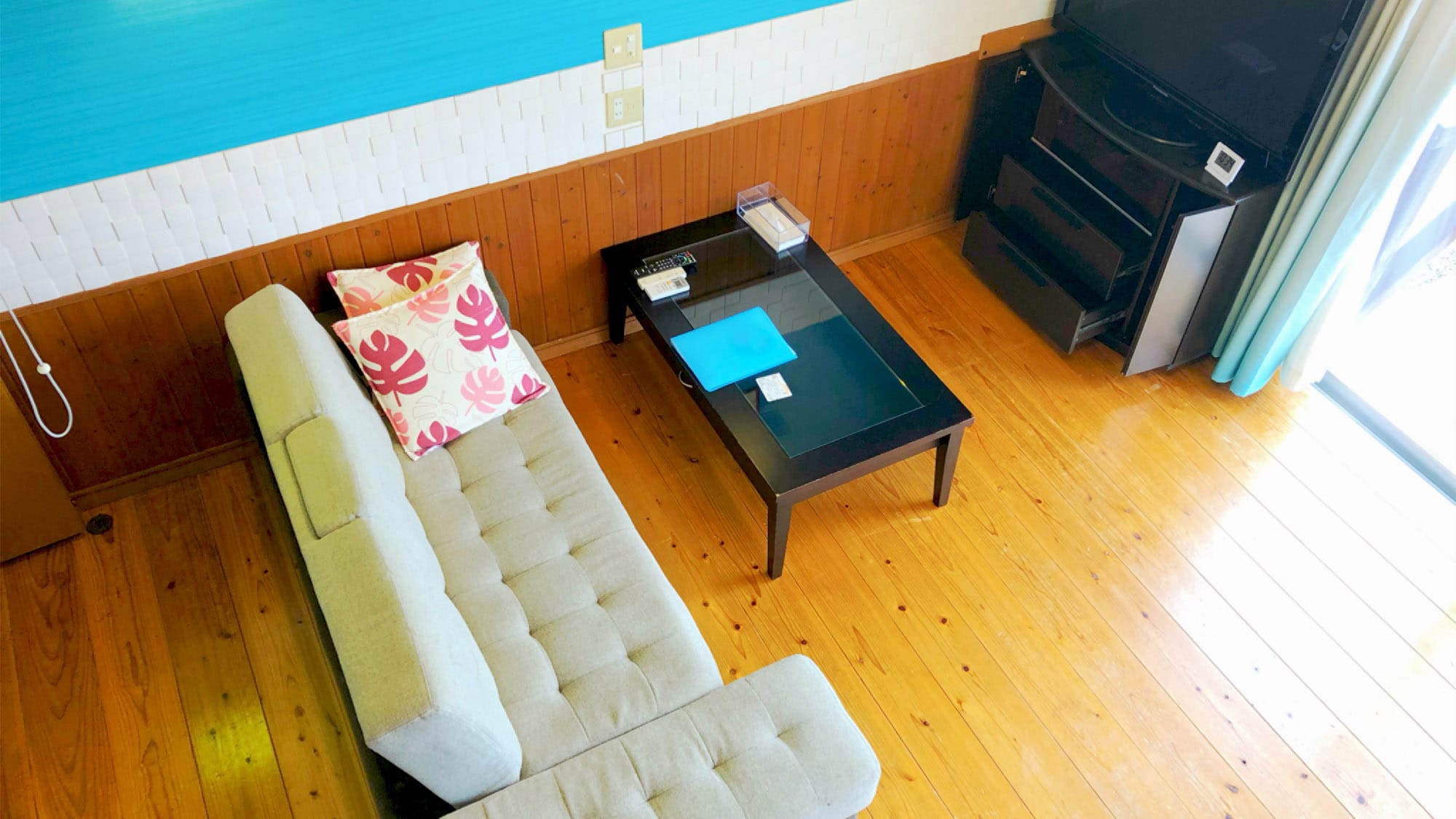 ・Relax in a cottage with ocean views for three