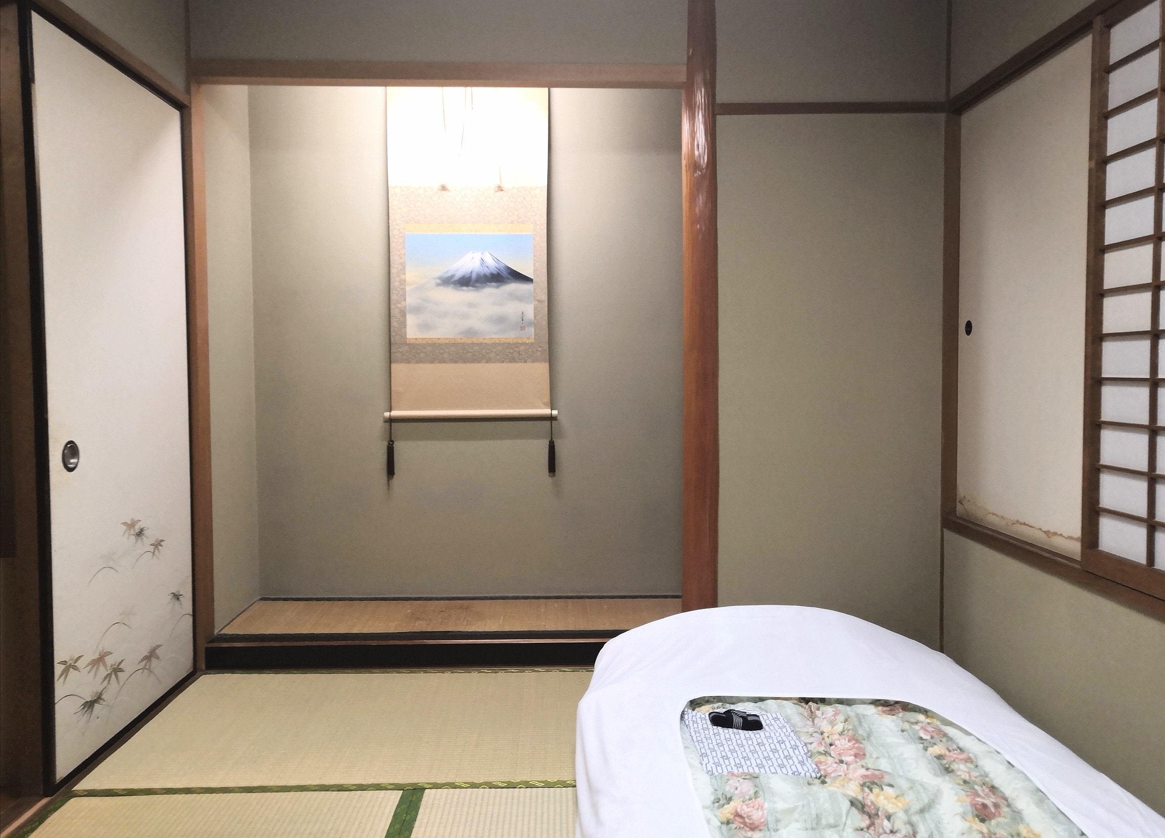 Japanese-style room 6 tatami mats