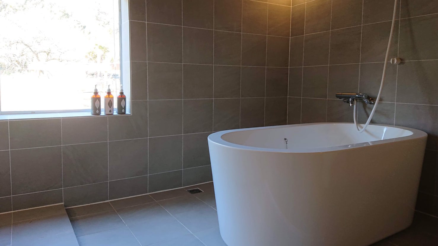 Karafuru Kanemo: Bathroom