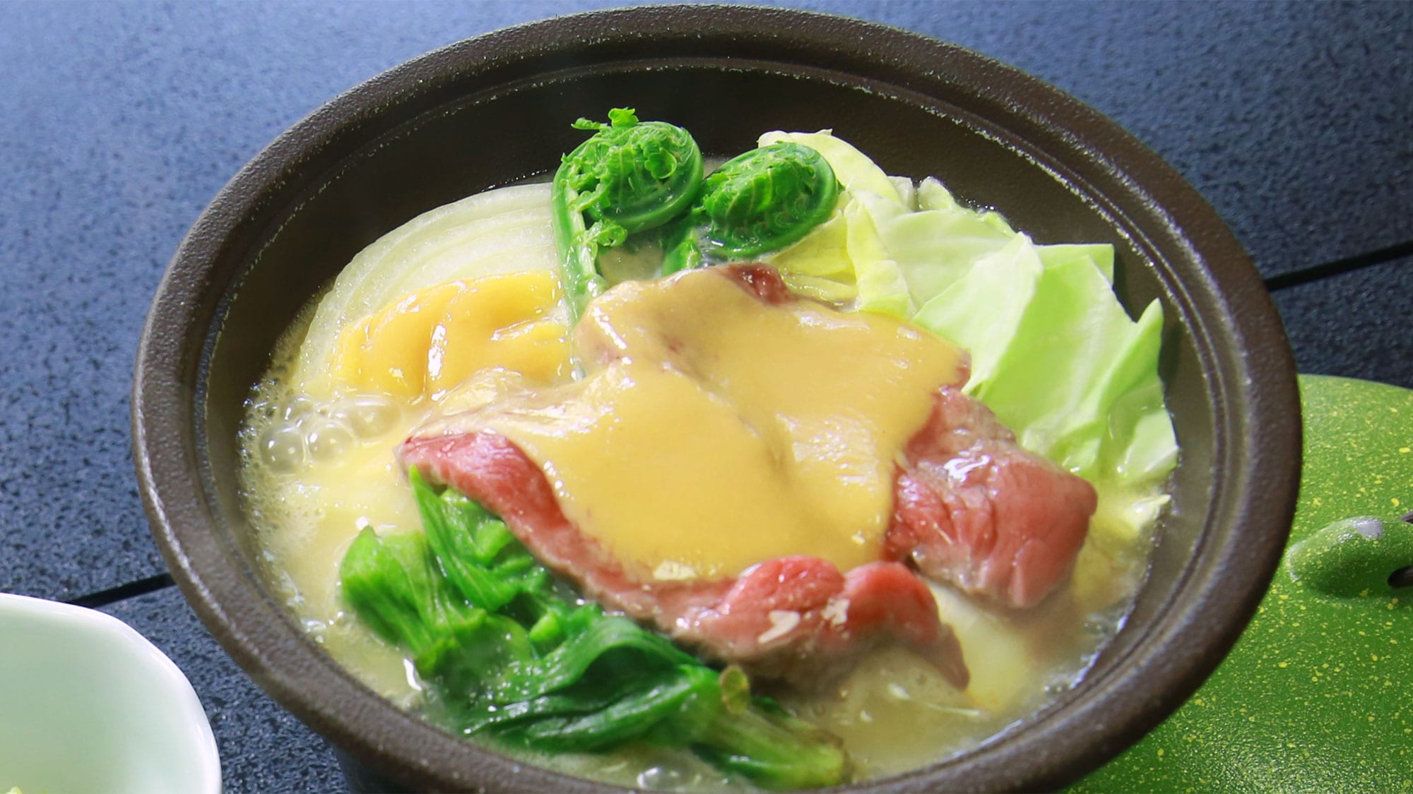 ・[Spring dinner example] We offer seasonal dishes using plenty of wild vegetables. *The photo is an example.
