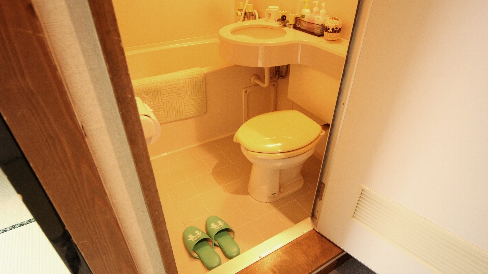 Nhà vệ sinh phòng khách