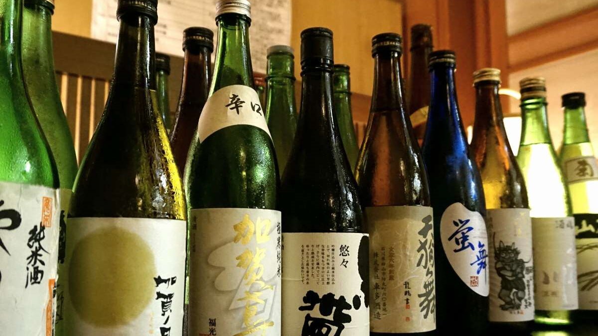 Minuman sepuasnya dibandingkan dengan 20 jenis sake lokal