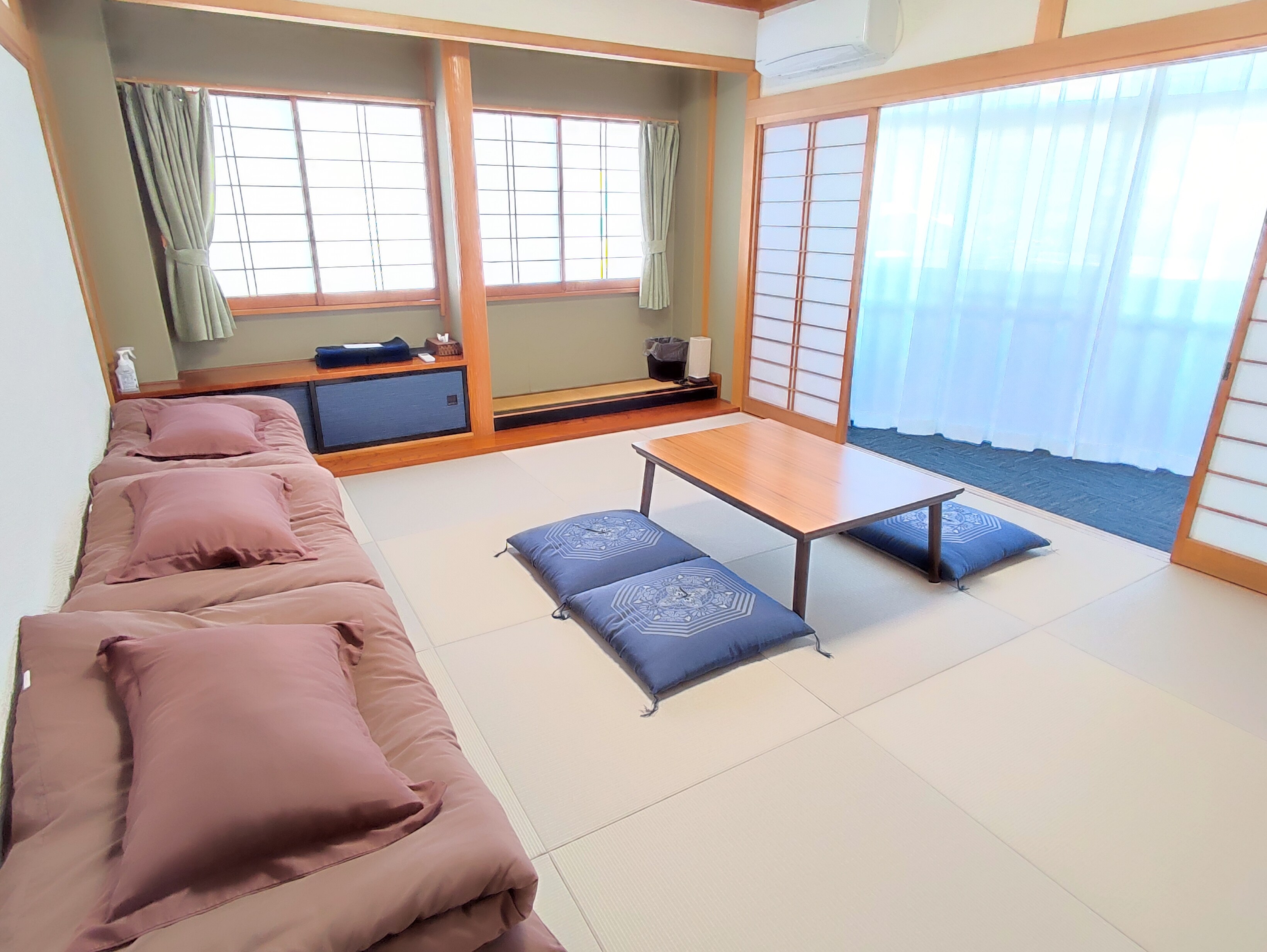 Japanese-style room