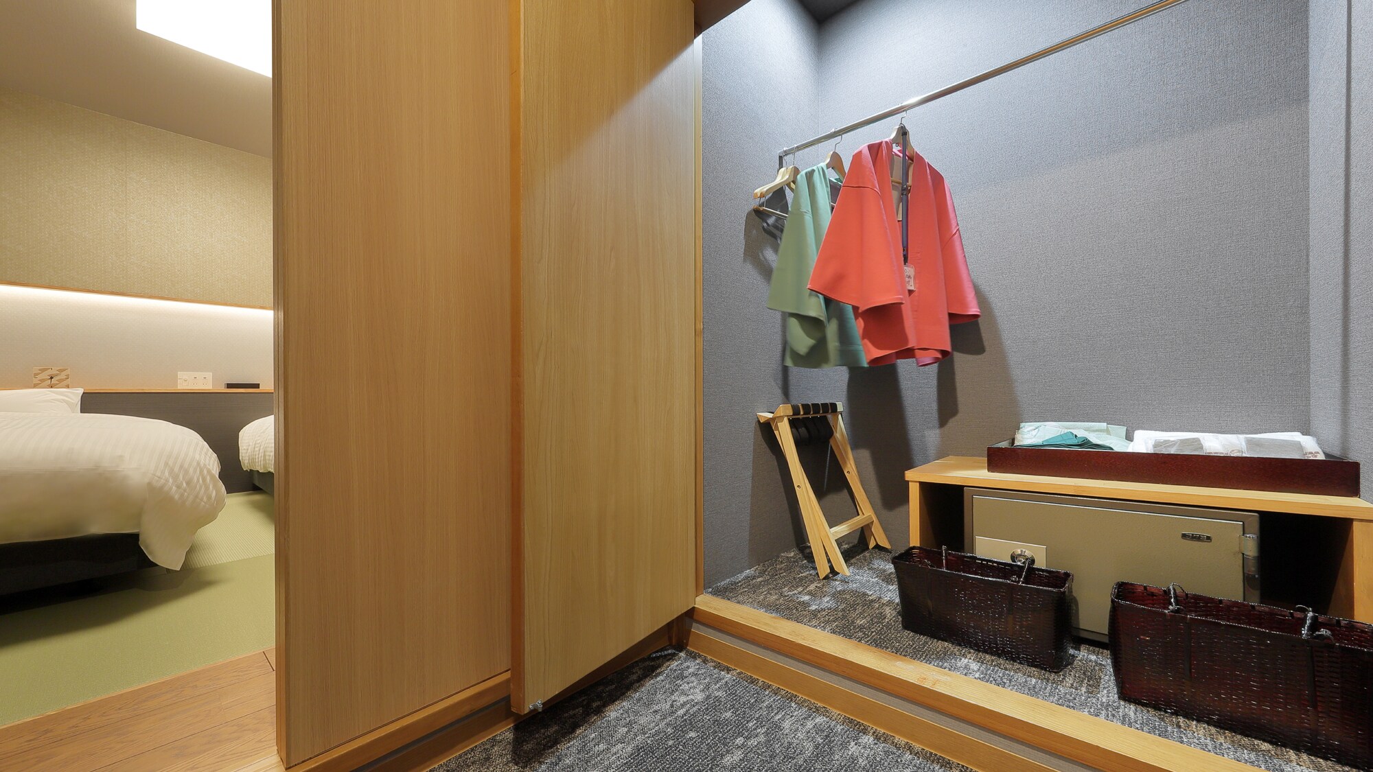 [New guest room] Japanese-style twin closet example