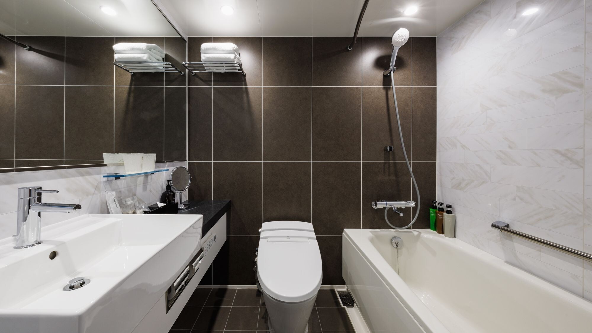 主樓：埃德蒙特標準/高級（雙人/雙床）浴室