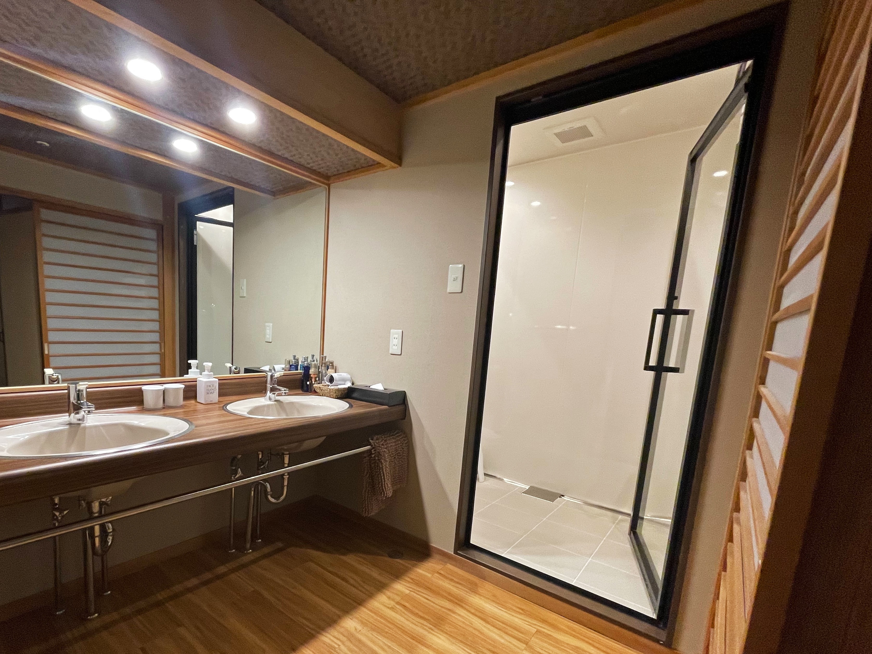 【모던 스위트】 일본식 객실 12.5 다다미 + 트윈 침대 ◆ 샤워 포함