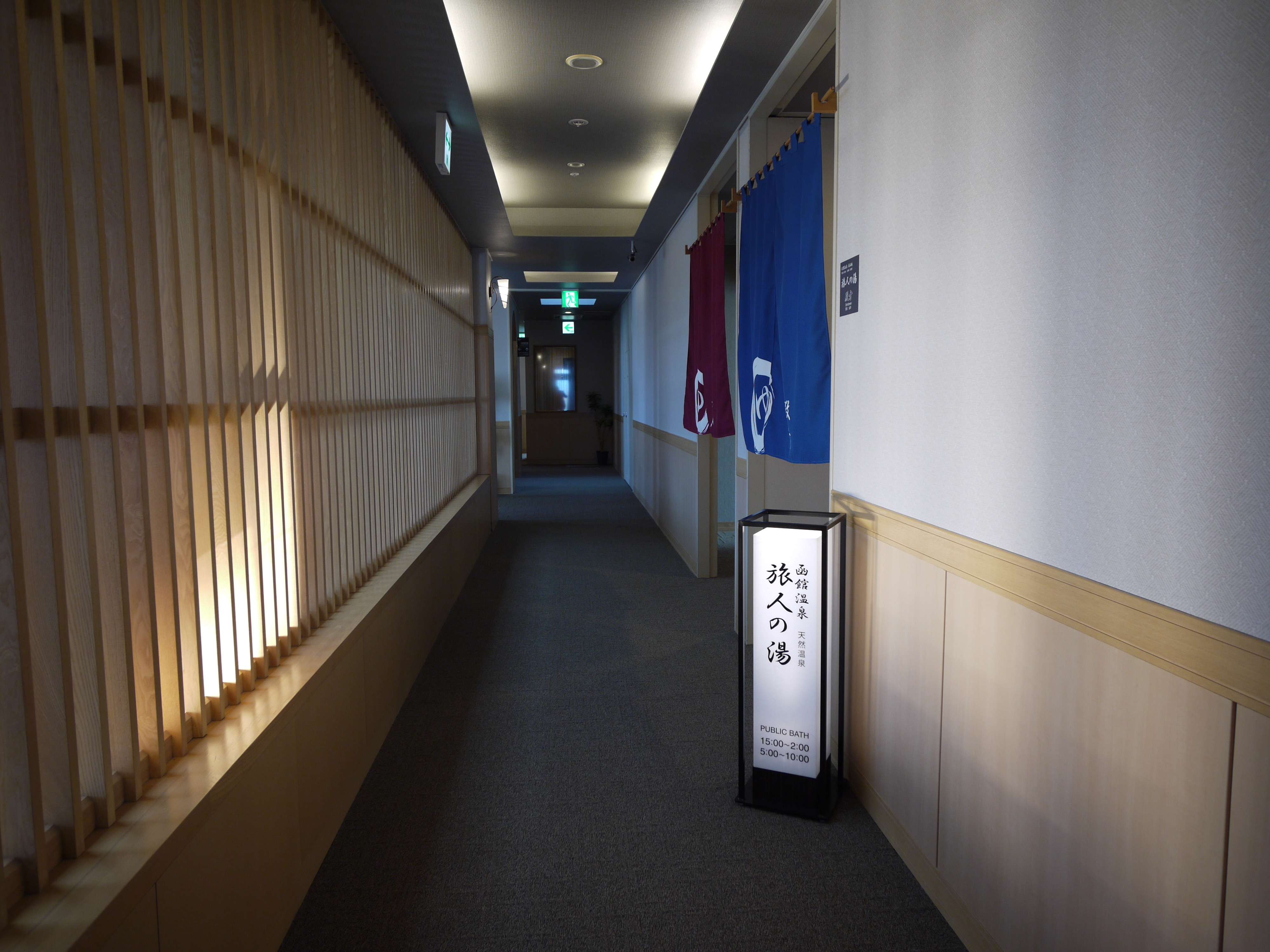 Lối vào nhà tắm công cộng lớn