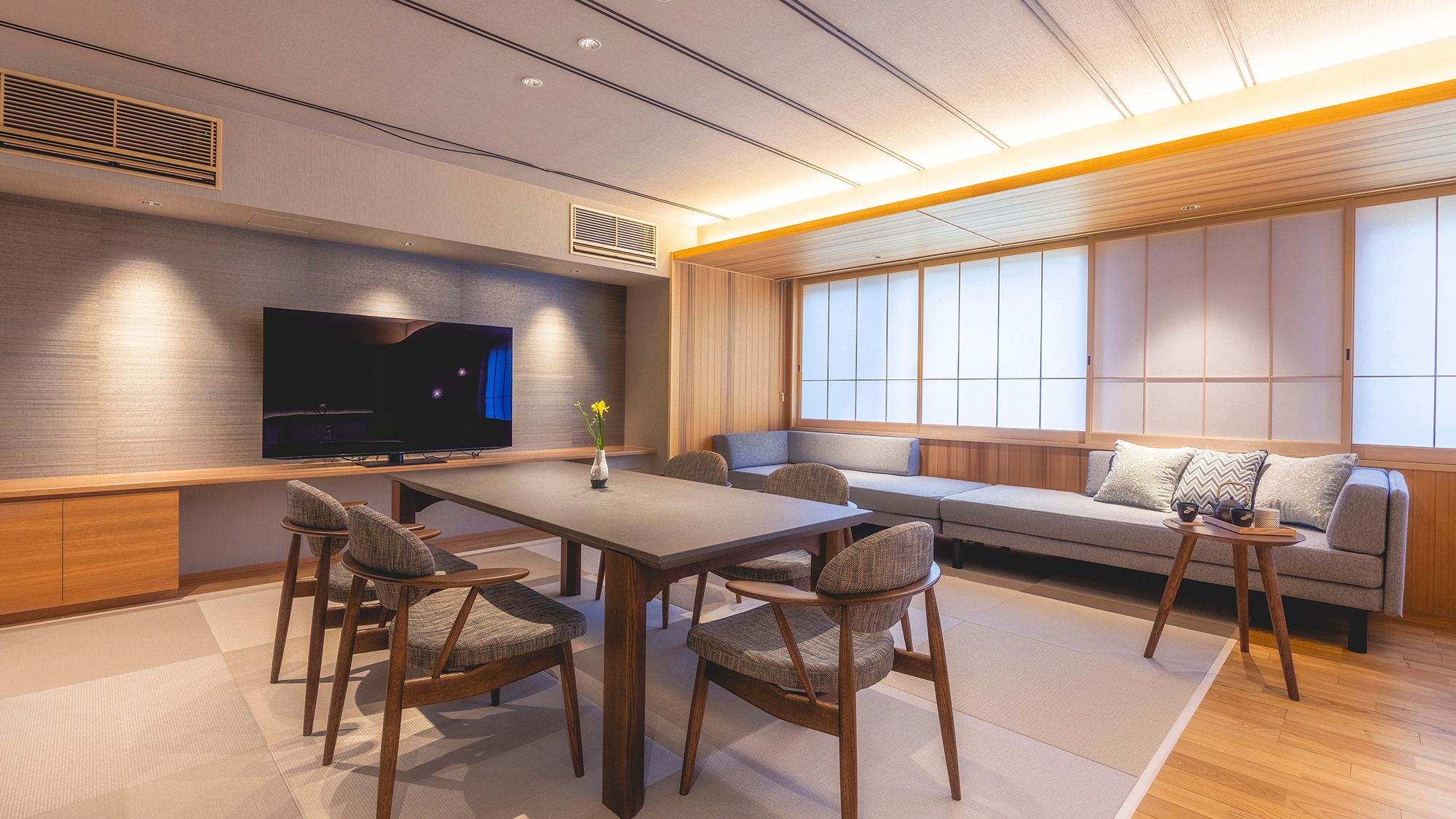 ■Barrier-free room■A special moment relaxing on a spacious sofa