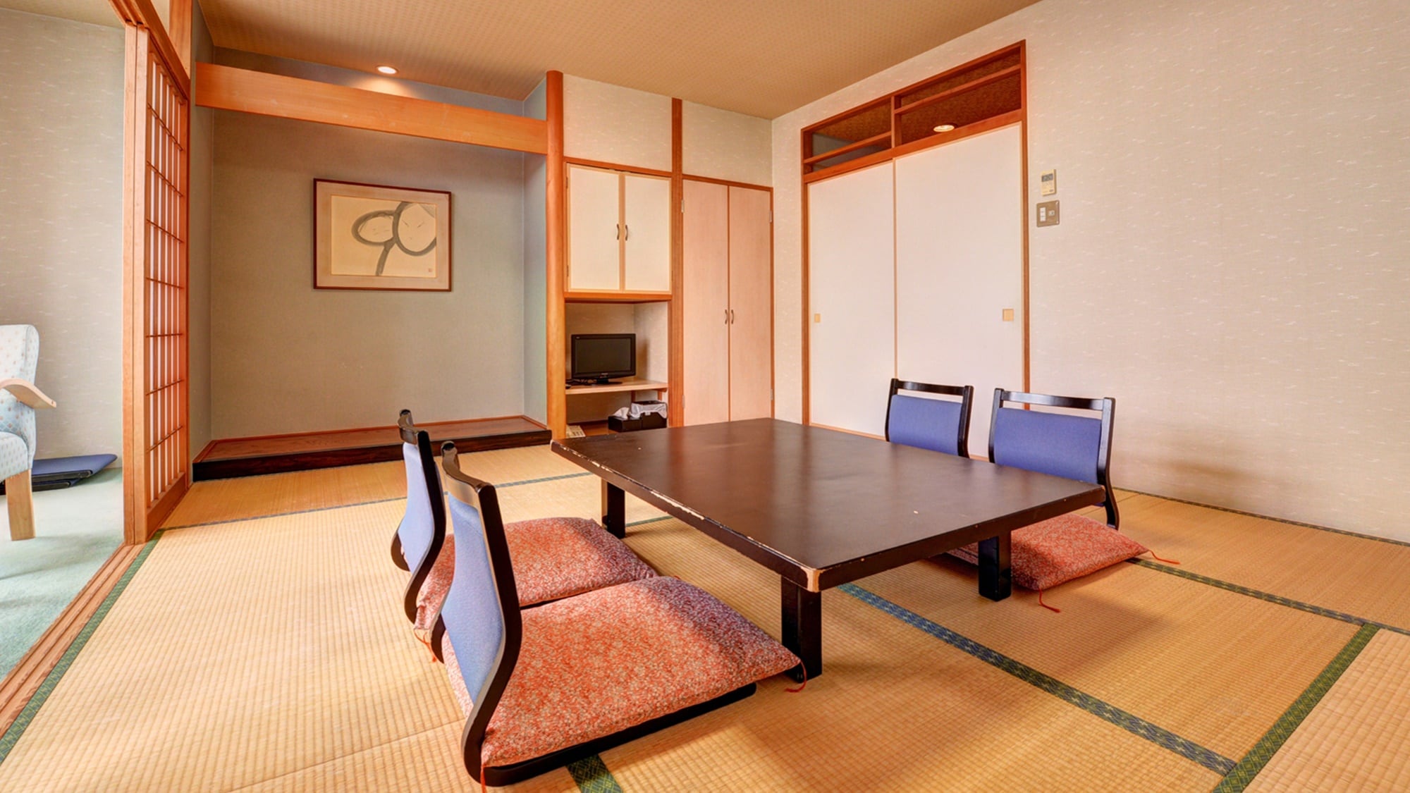 *Japanese-style room (example of guest room)