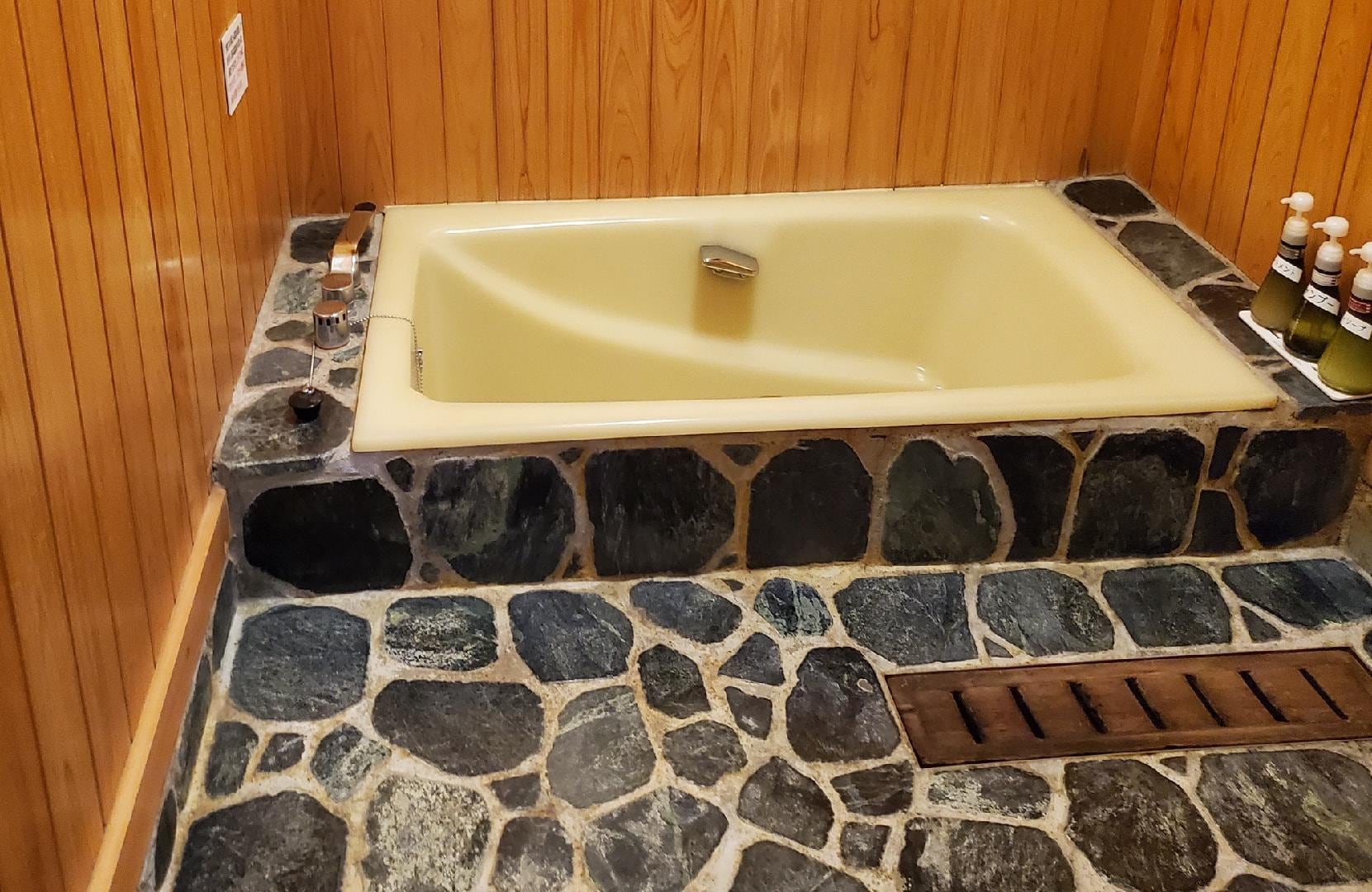 1st floor: Open-air bath, Japanese-style room 8 tatami mats + 8 tatami mats + wide veranda