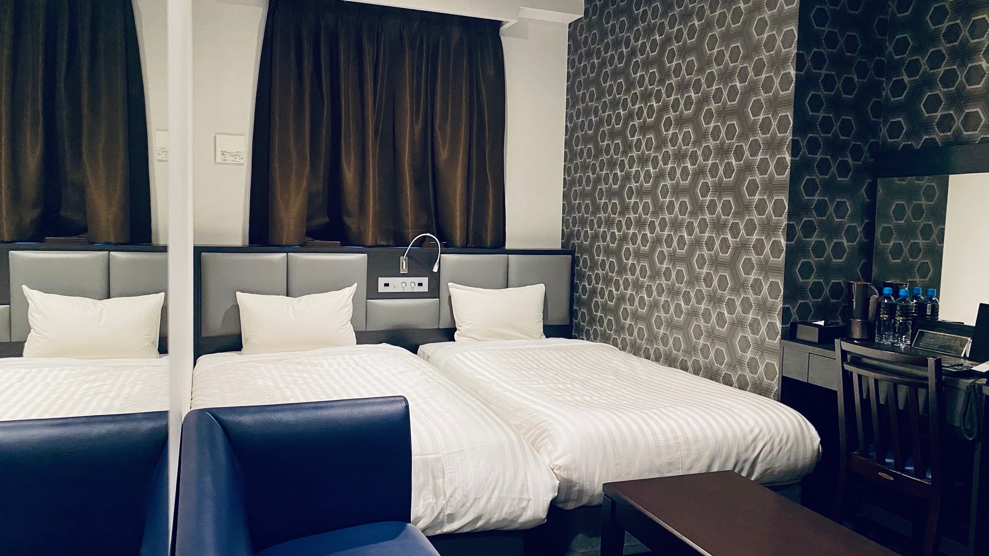 双床房｜所有房间均配备席梦思床，让您体验深度睡眠。