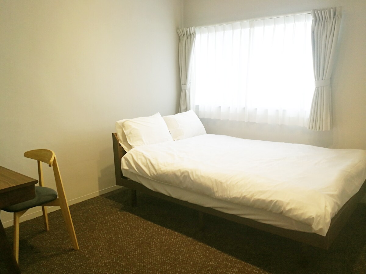3rd floor 301 Double bedroom for single use