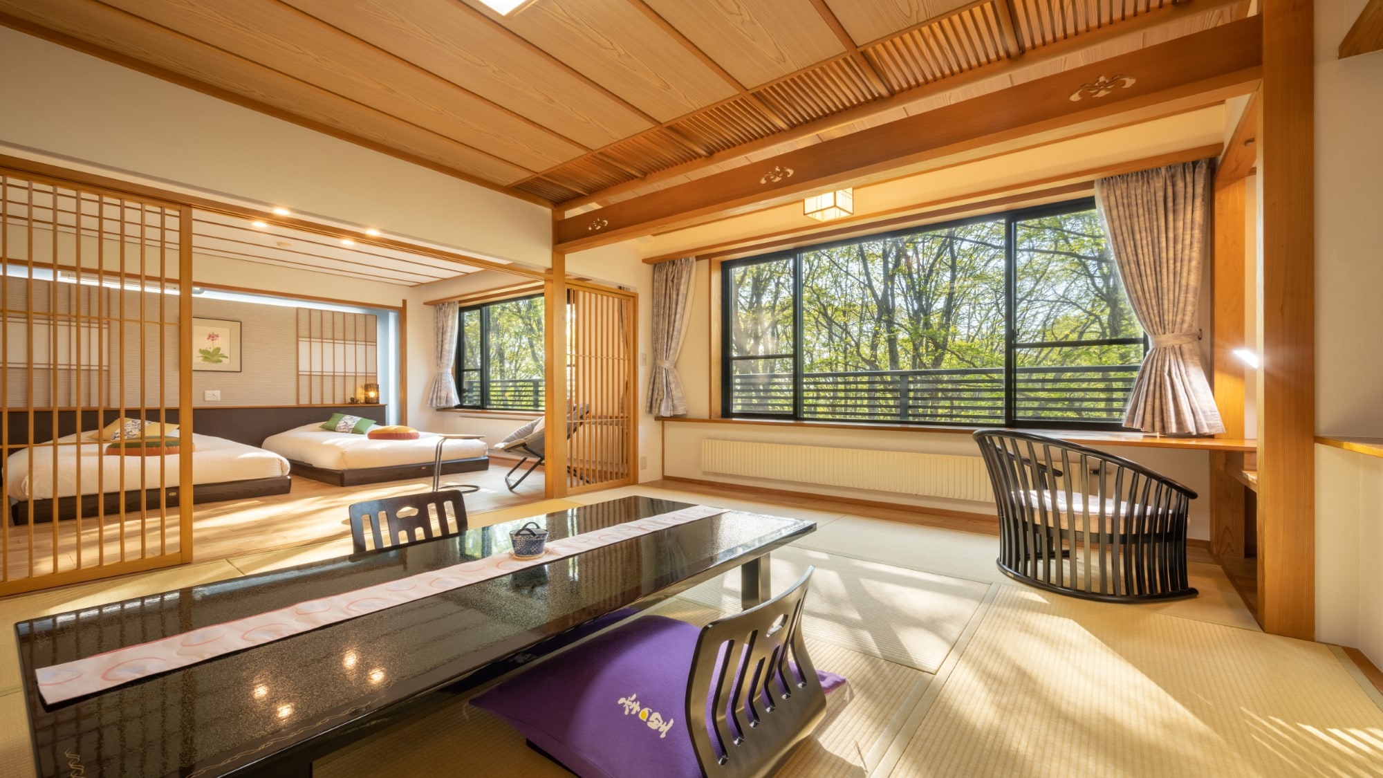 [Chic modern Japanese-Western room] A comfortable room with natural light.
