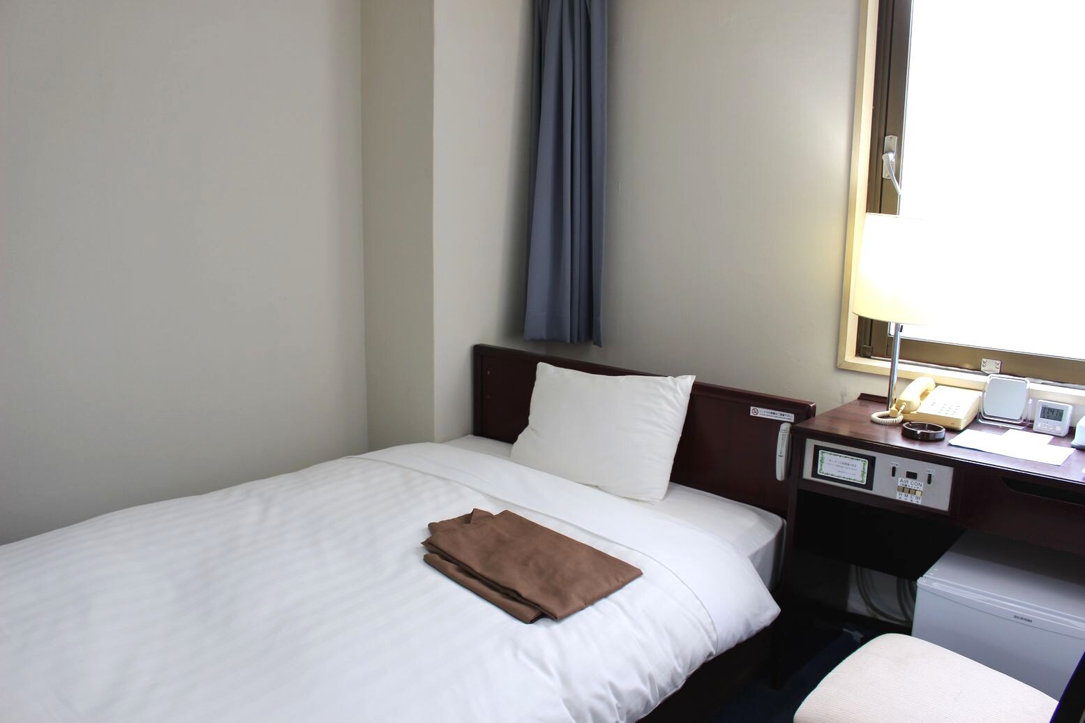 Sunshine Iwaki [Single room D type] Relax in a semi-double bed ♪