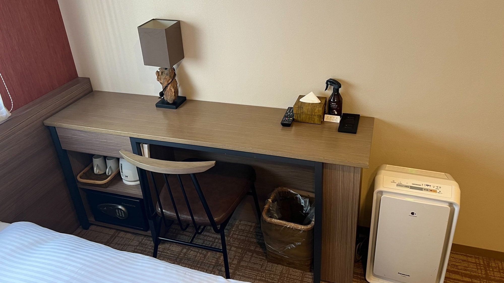 Superior twin desk area