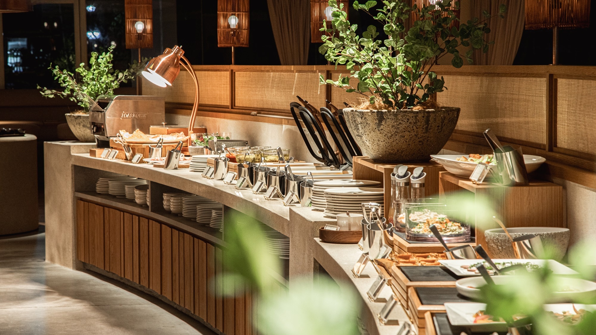 [Dinner buffet] We offer Lake Hamana specialties such as eel rice and Lake Hamana gyoza dumplings, as well as dishes that make generous use of seafood from Maisaka Fish Market.