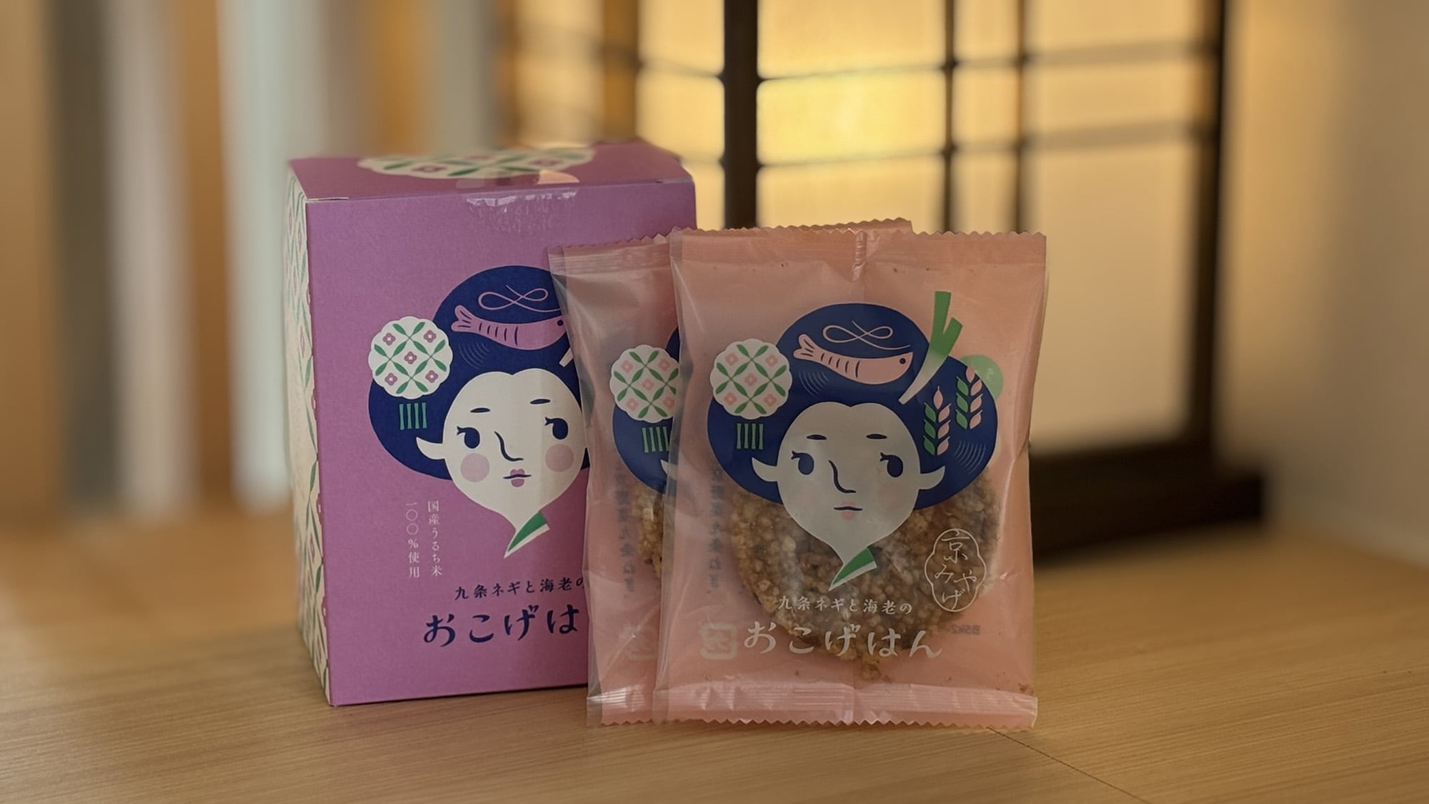“Okogehan” là một món quà lưu niệm nổi tiếng ở Kyoto, một loại bánh quy kogehan do Xưởng bánh kẹo Kyoto Ichihanadatte sản xuất.