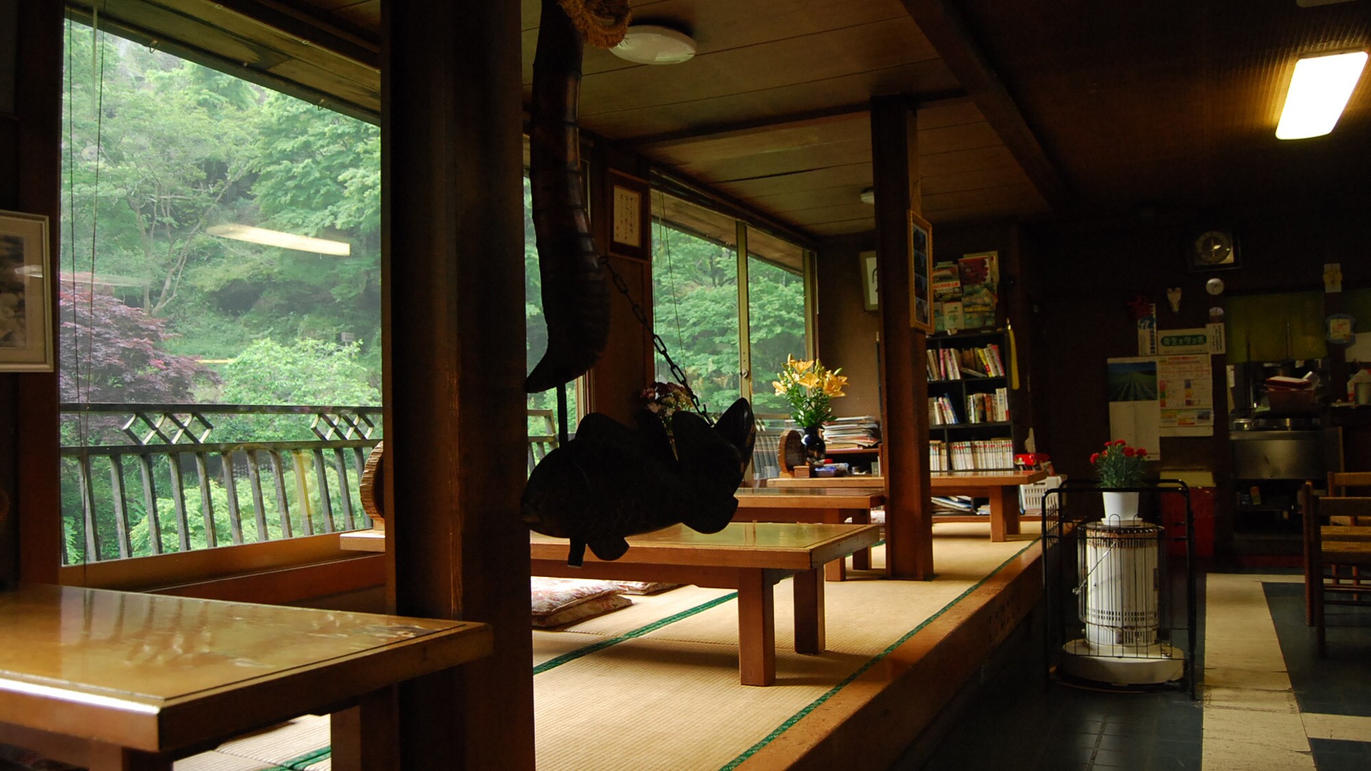 *[Dining] Enjoy locally sourced cuisine and the scenery that changes with the seasons.
