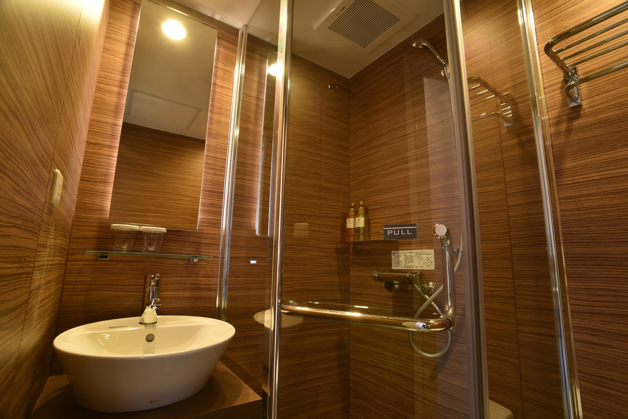 Twin room shower booth