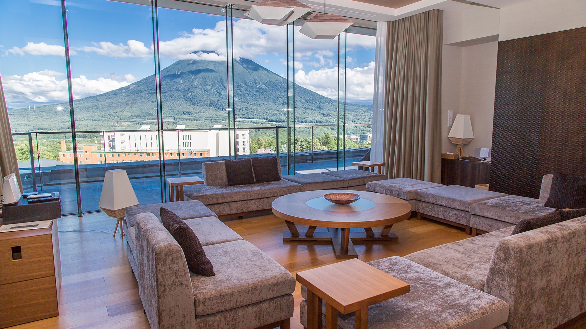 [Pent House] Living