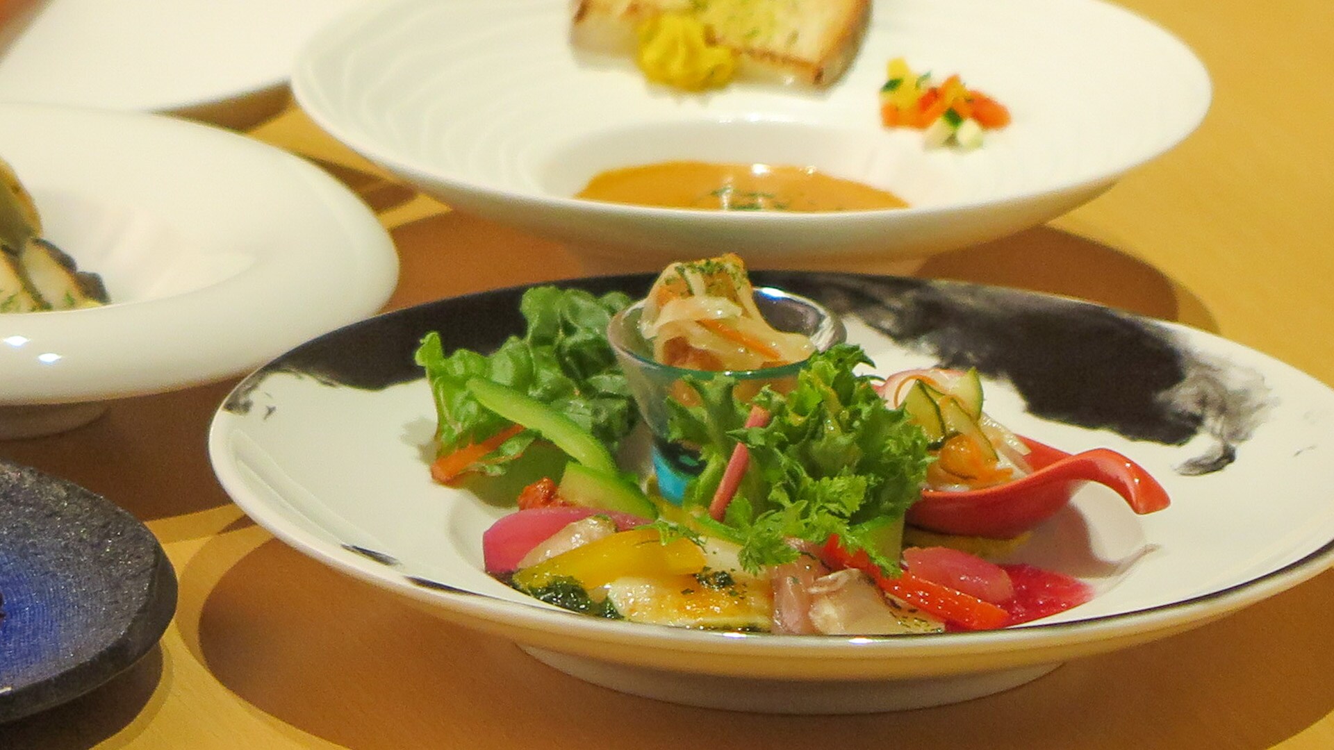 [Dinner example] Each dish is carefully prepared using local ingredients and can be enjoyed fresh in a private room.