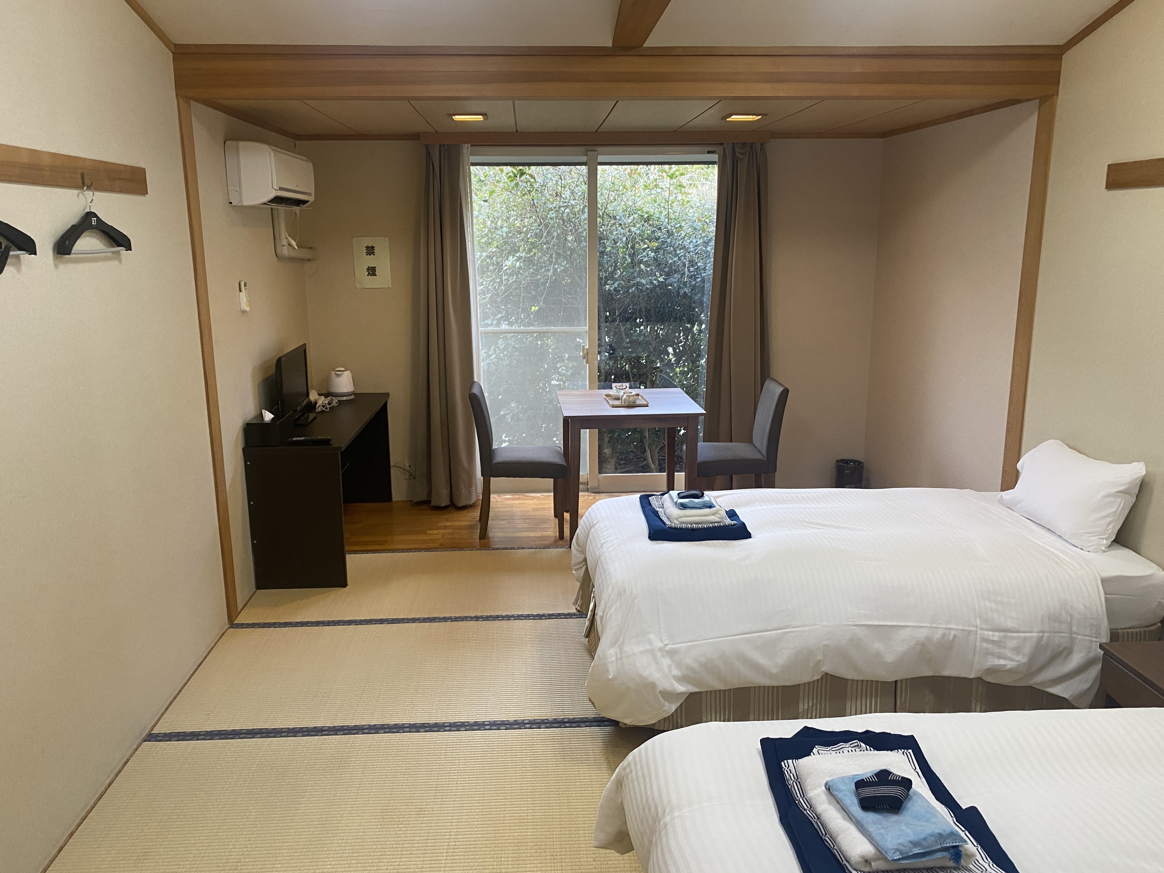 Japanese-style room bed 1