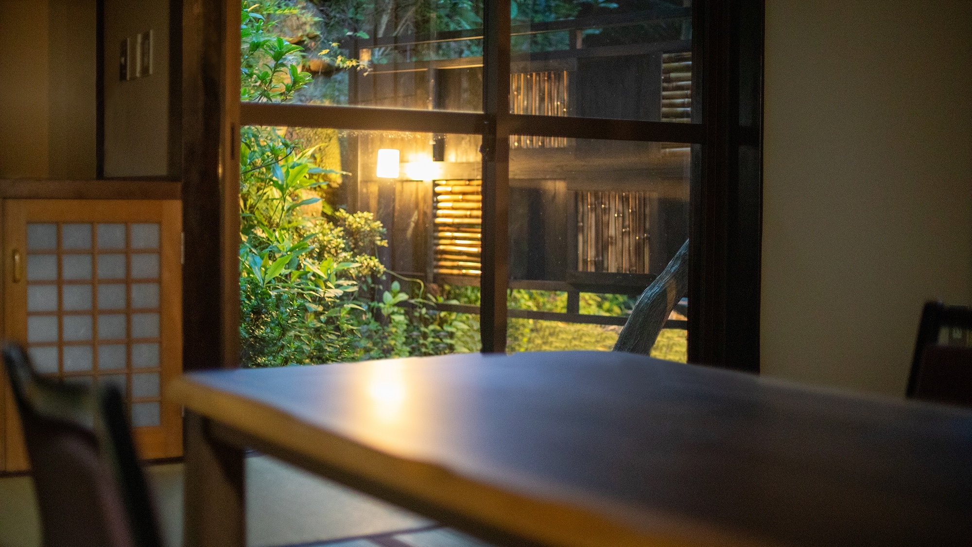 [Higurashi] Separate guest room_6 tatami mats + 4.5 tatami mats_with open-air bath　An invitation to relaxation woven by soft light