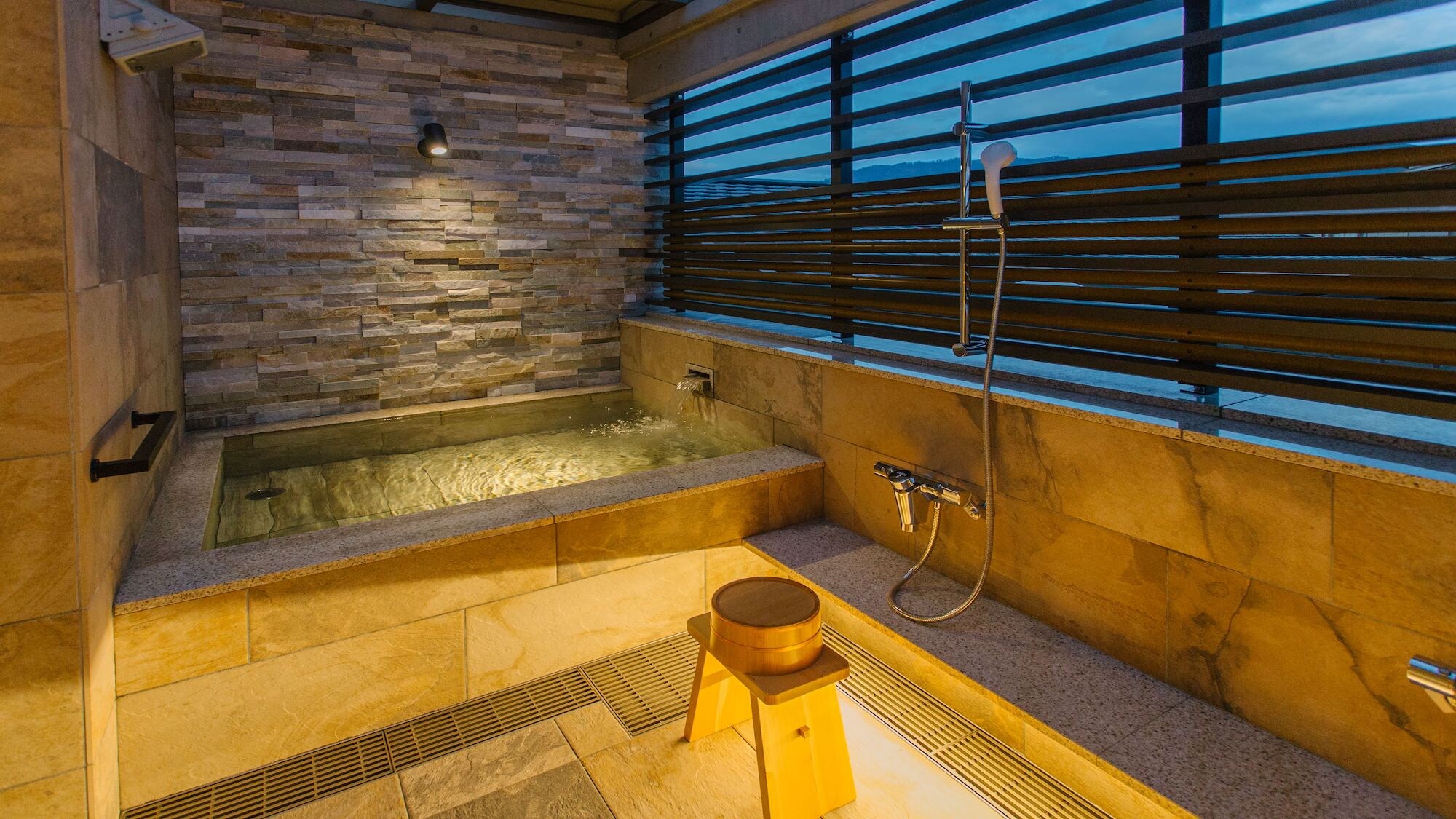 Open-air bath: Overall