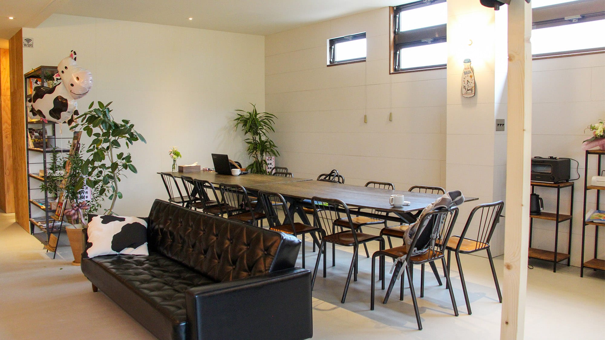 ・ [Dining space] It is also used as a lounge.