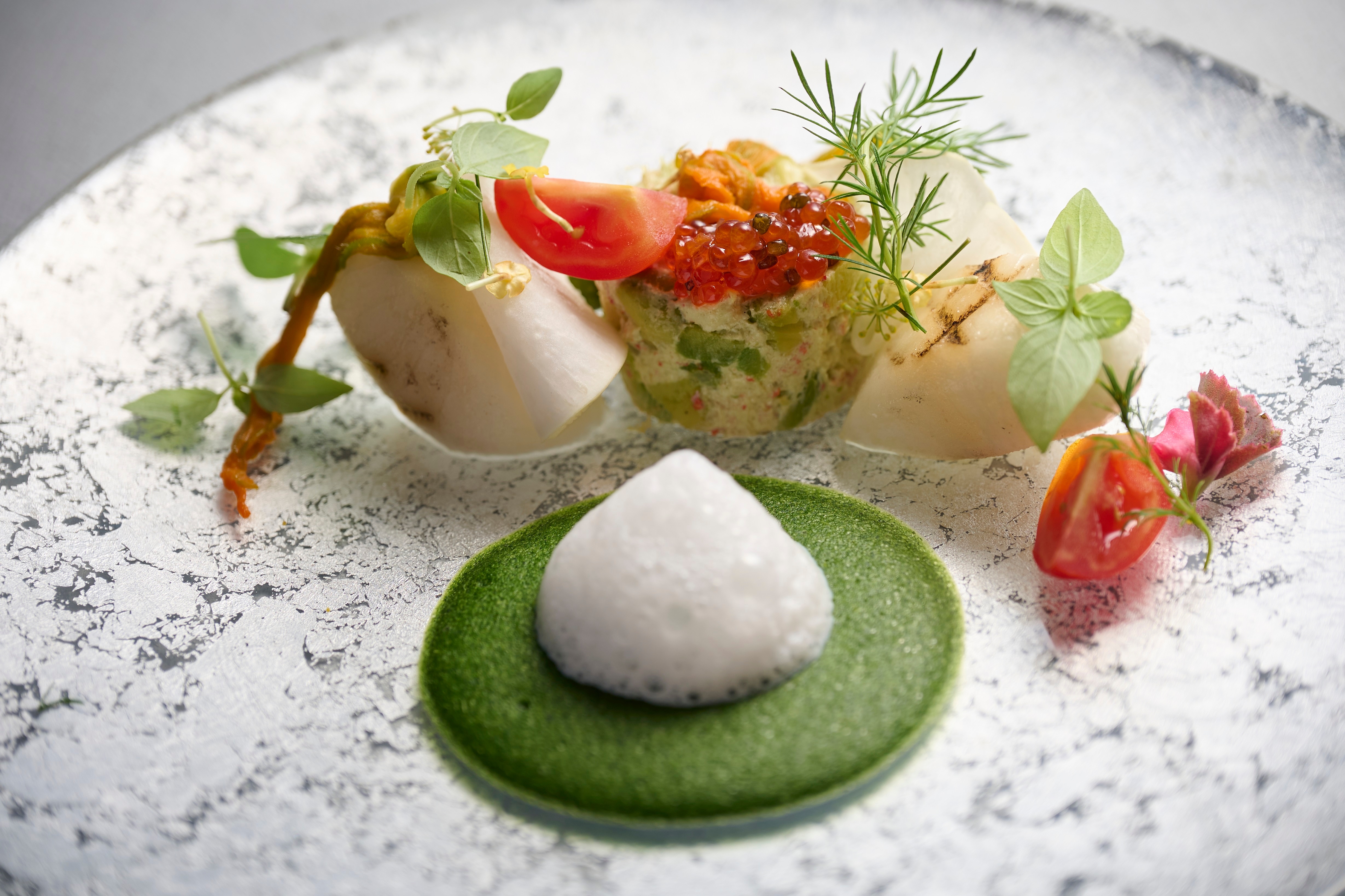 Củ cải nướng Okuyamato, cua và bơ tartare