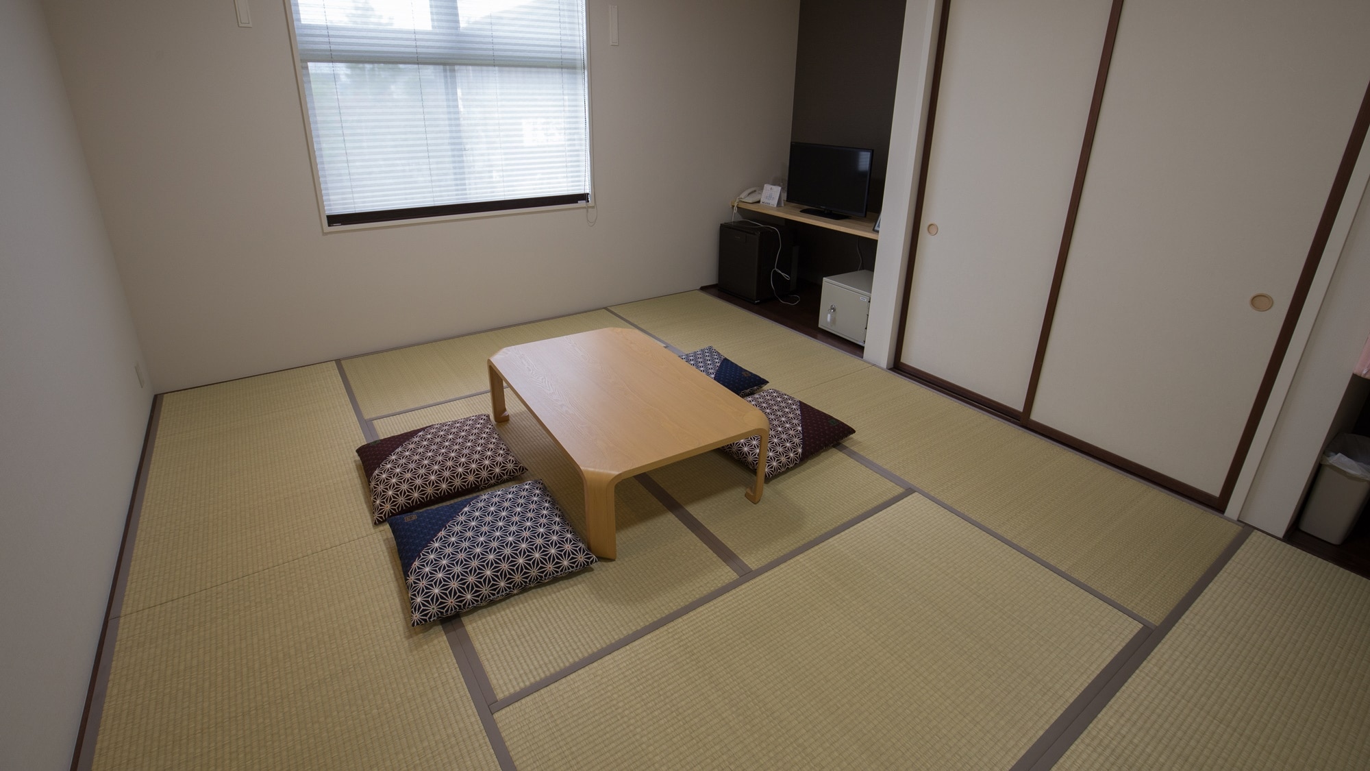 * One example of Japanese-style room / size 10 tatami mats, up to 4 people OK