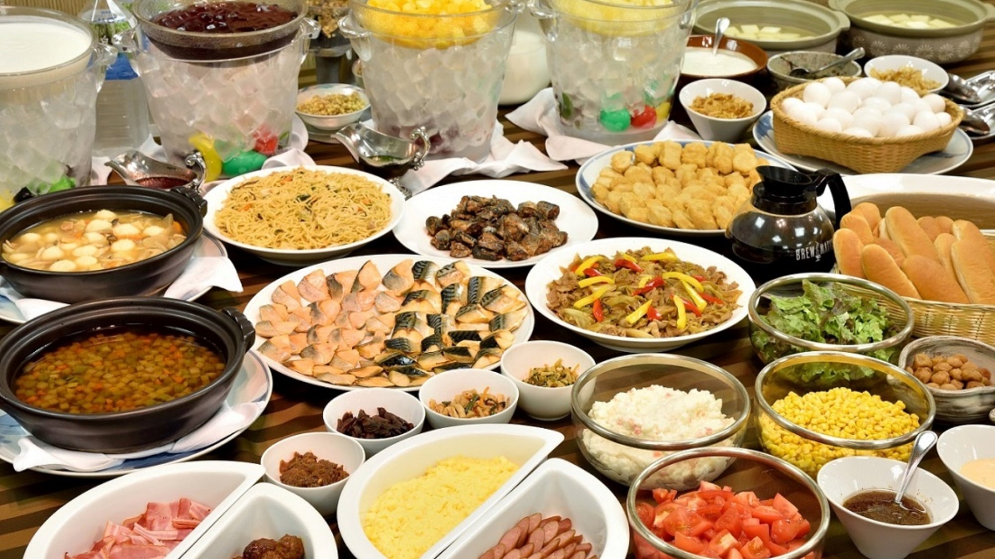 A wide variety of local dishes available♪ A very popular buffet with 50 different items