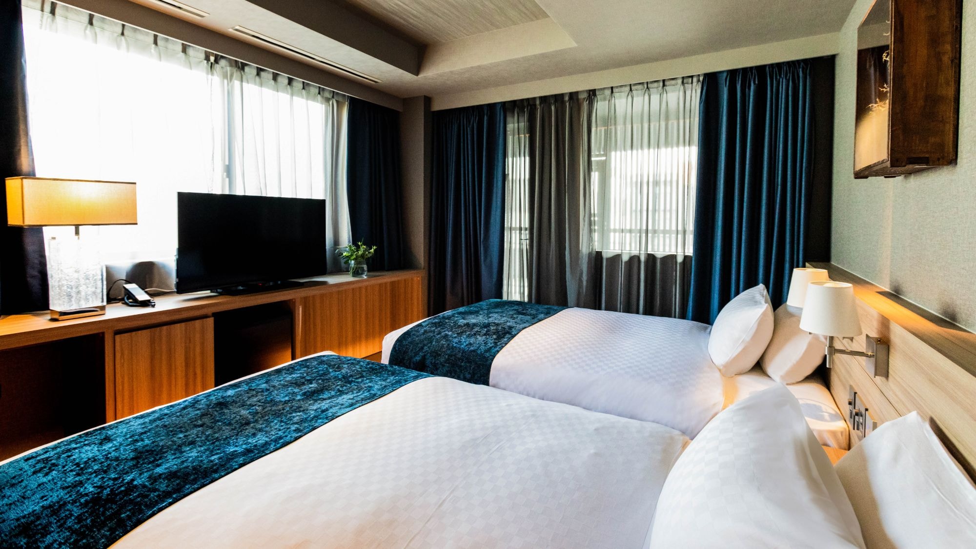 Superior Twin (Semi-double bed x 2)
