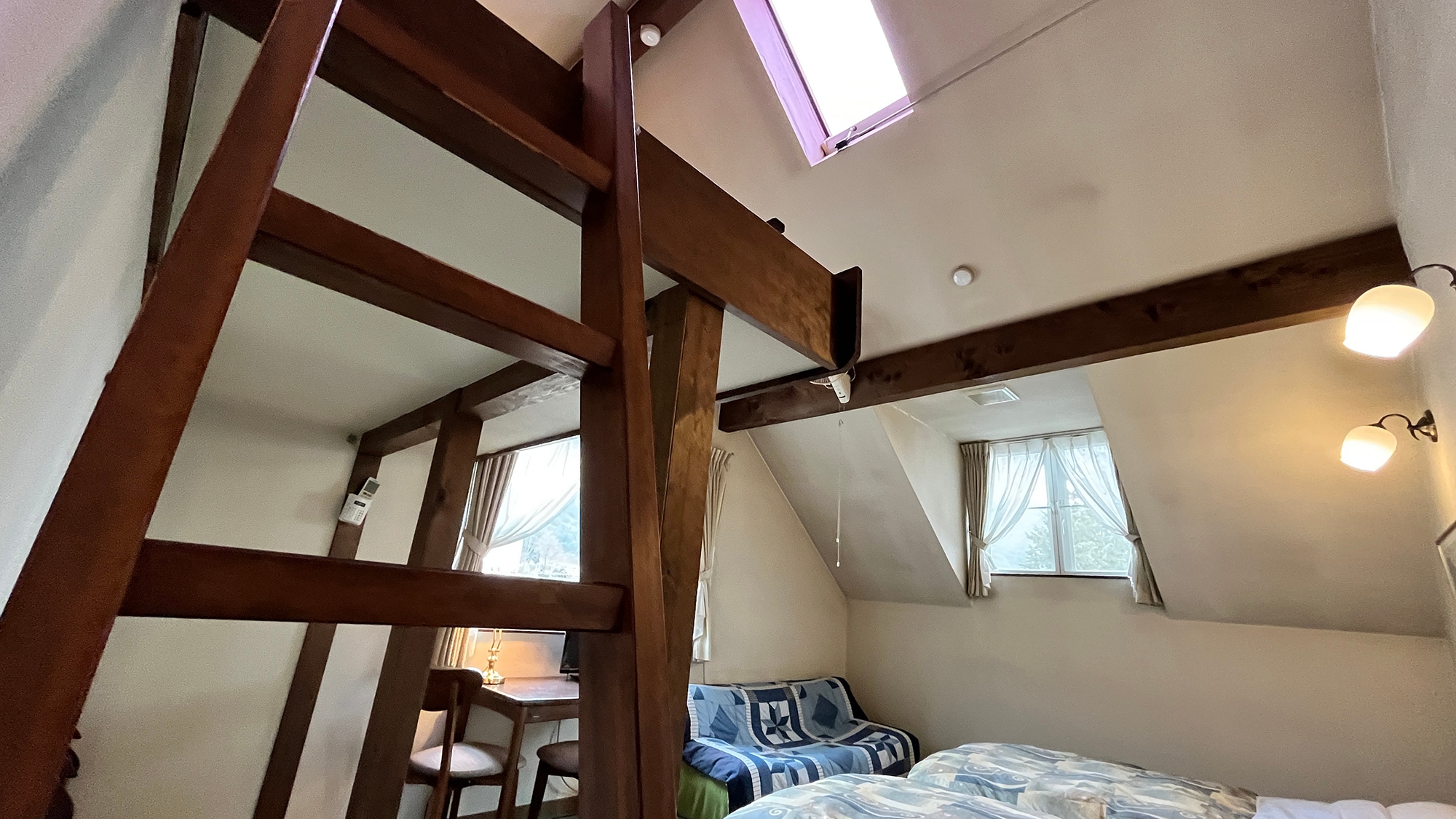 [Guest Rooms] Western-style twin room, Iwakagami, Loft