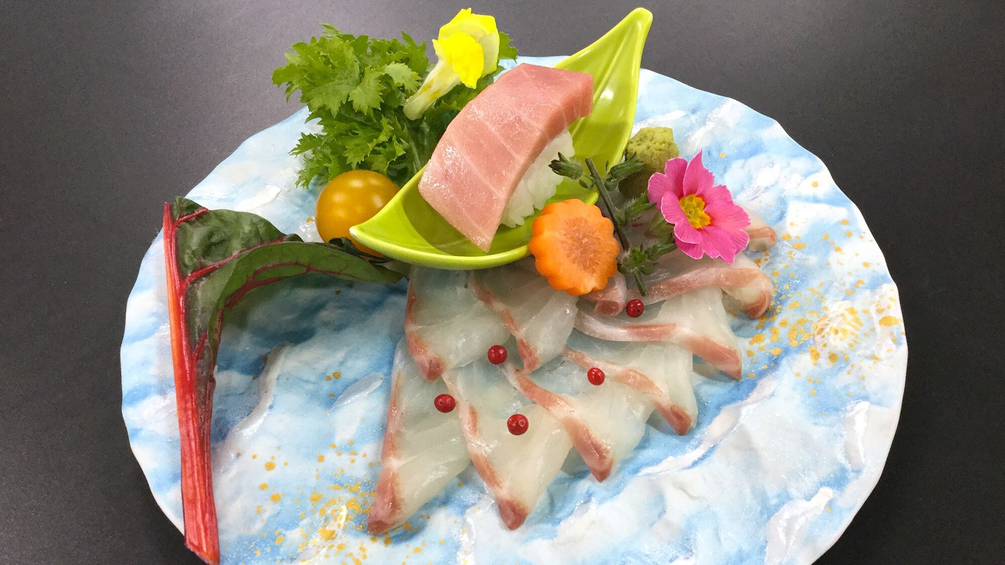 ◆26 Mùa hè [Tháng 6-Tháng 8 Kaiseki Đào] Sushi nigiri cá tráp biển và cá ngừ thái mỏng