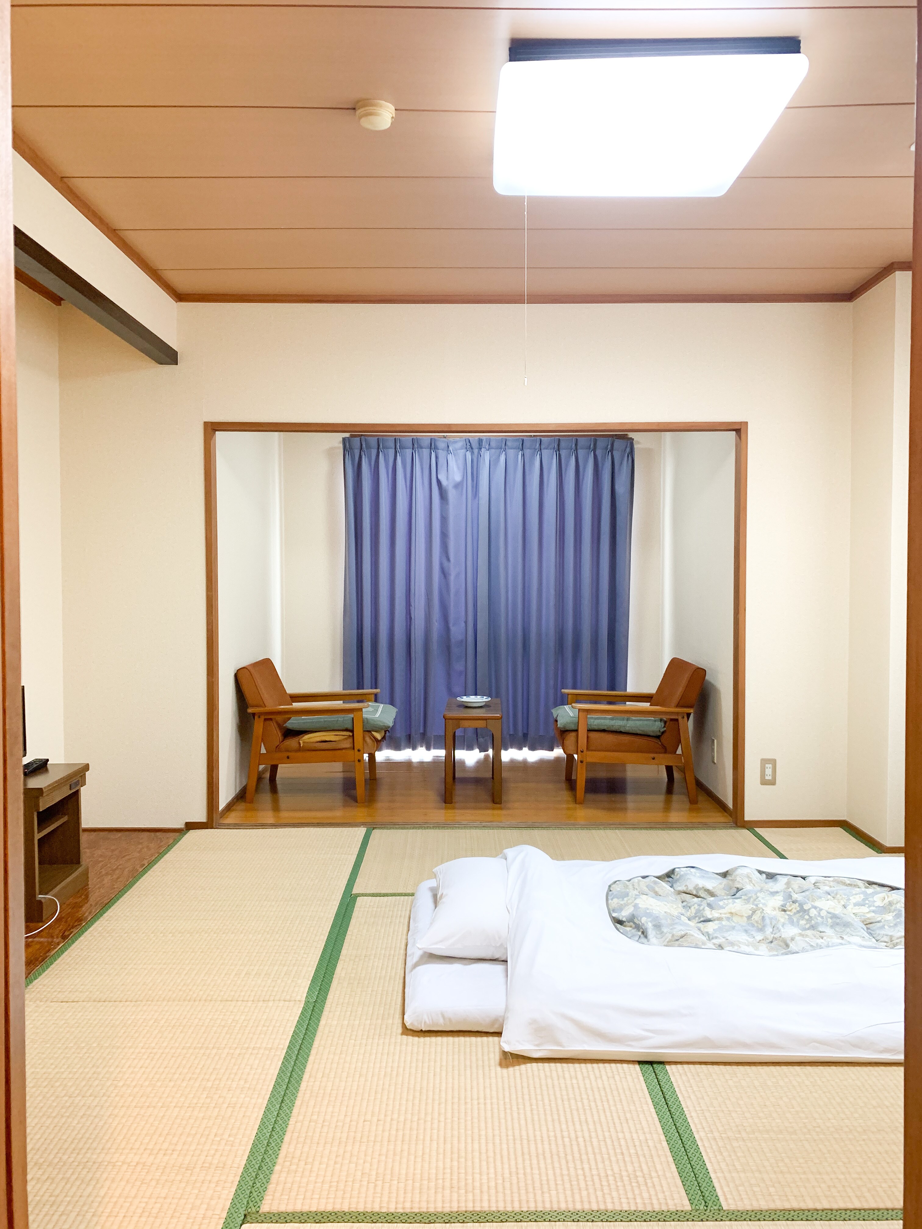 日式房間帶浴室和衛生間 8 榻榻米 / 遠影