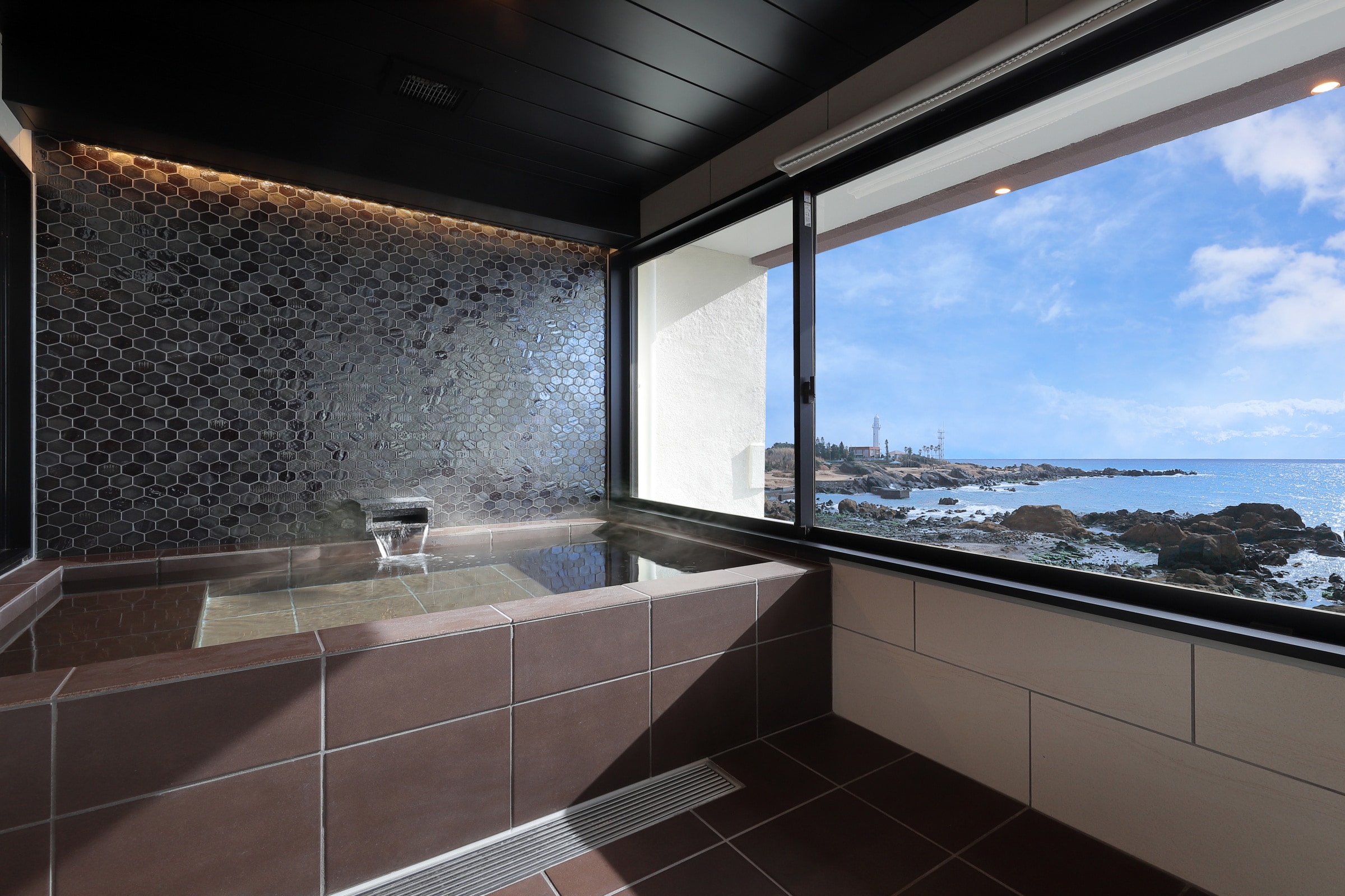 ◇Guest room with a semi-open-air bath overlooking the Pacific Ocean (3rd and 4th floors/semi-open-air bath & toilet included)