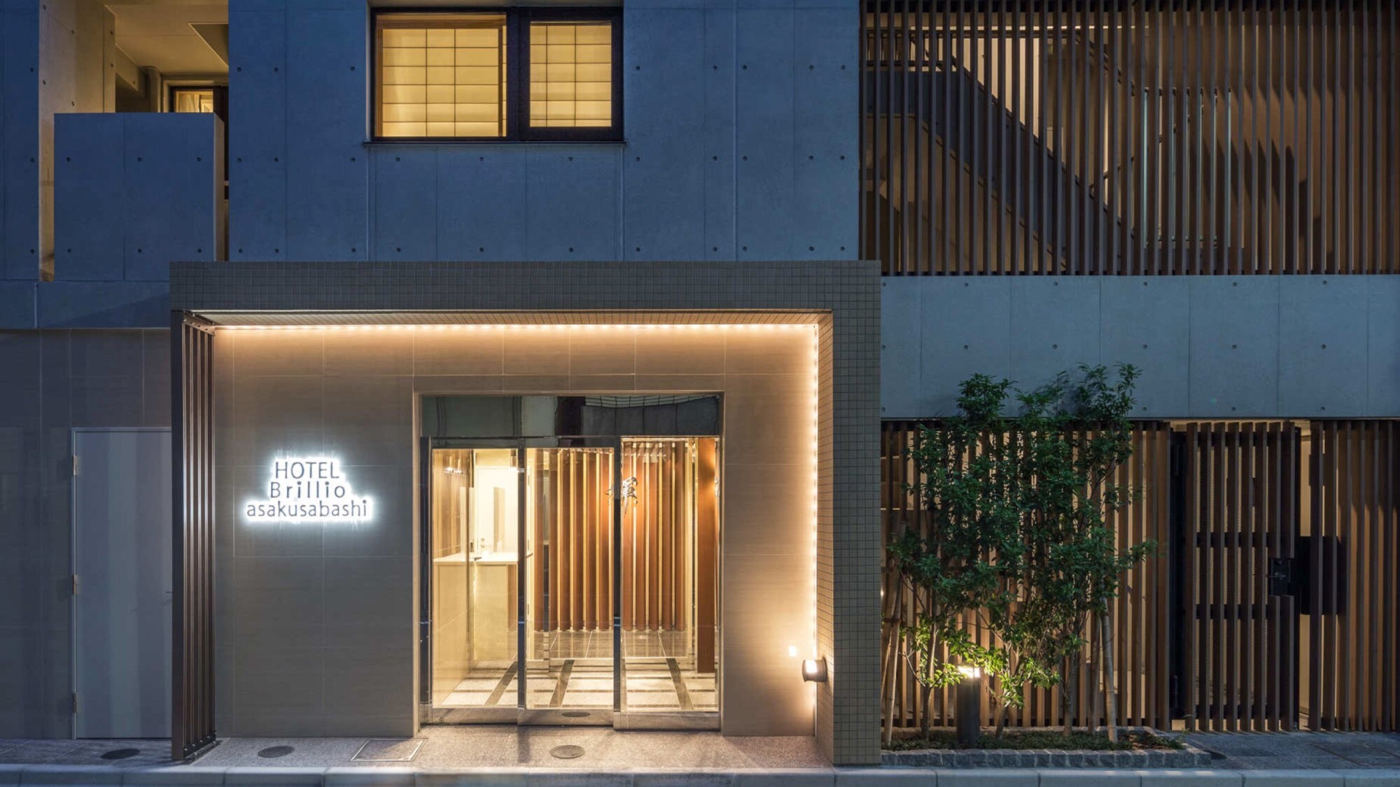 [Hotel exterior]