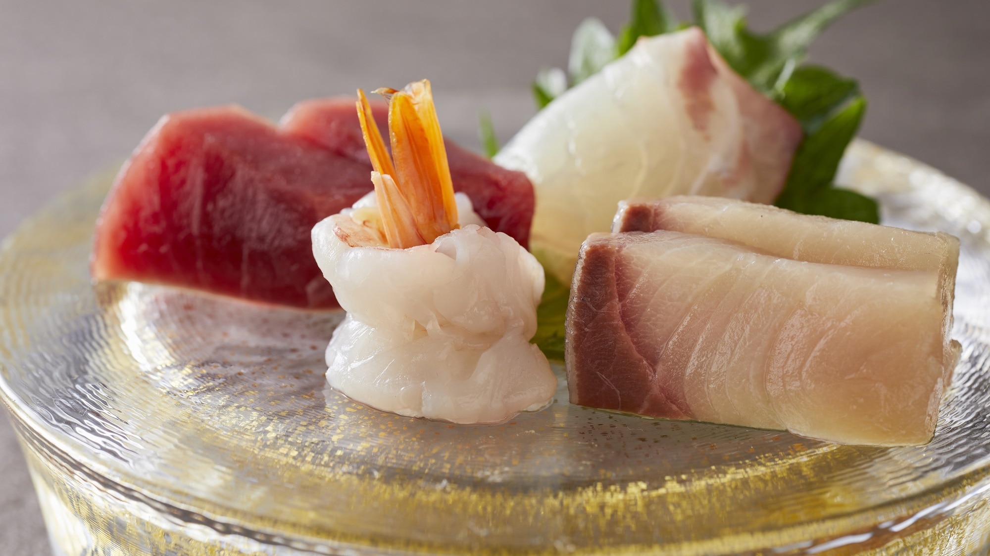 [Menu Kaiseki Khas Lokal] Musim Gugur (September-November 2026) Sashimi: Ikan Kakap, Tuna Sirip Biru, Ikan Ekor Kuning, Udang Merah