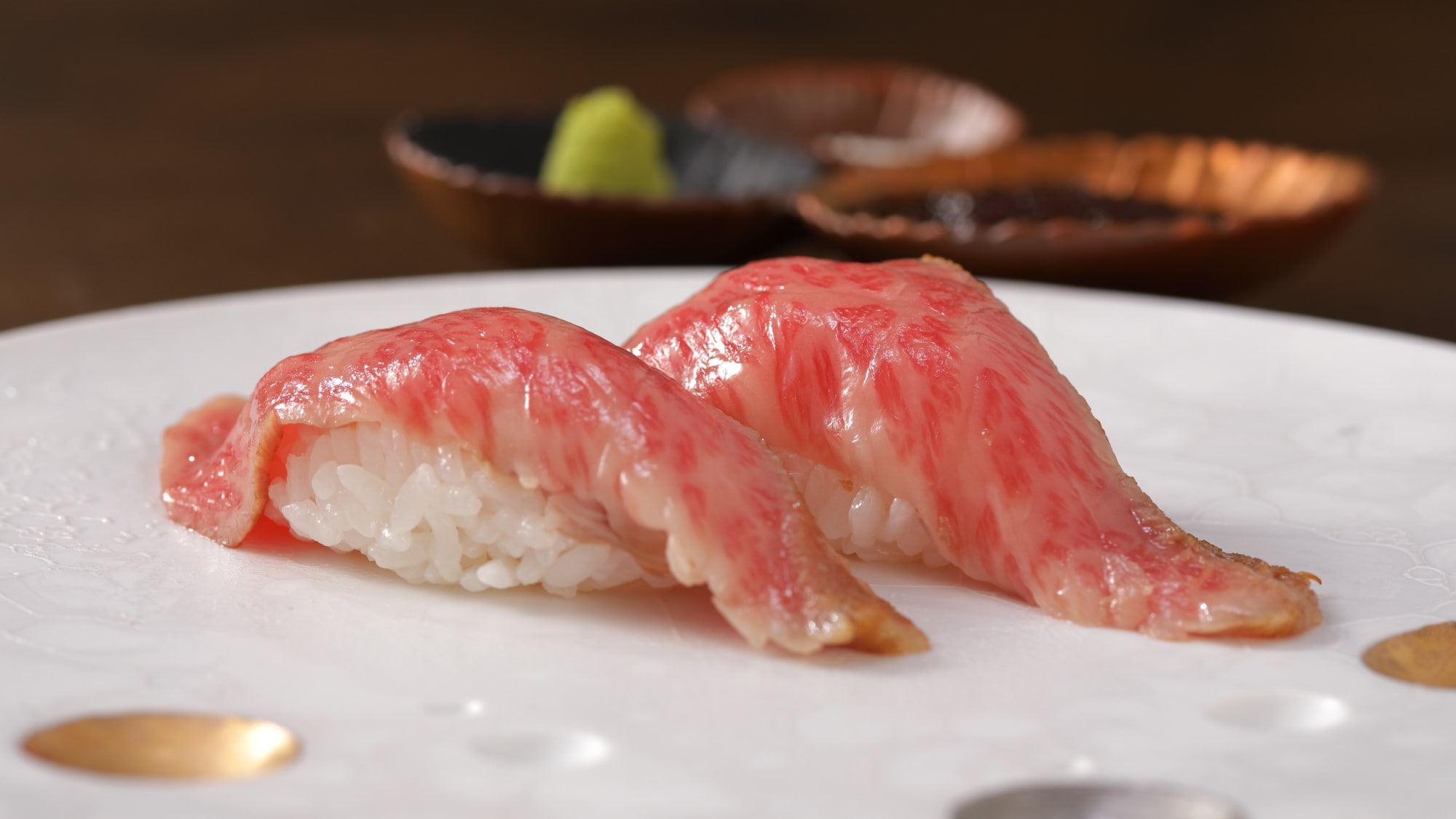 【치타규 니기리】 입안에 넣은 순간 녹아 없어지는 부드러운 치타규와 갓 잡은 샤리가 매치.