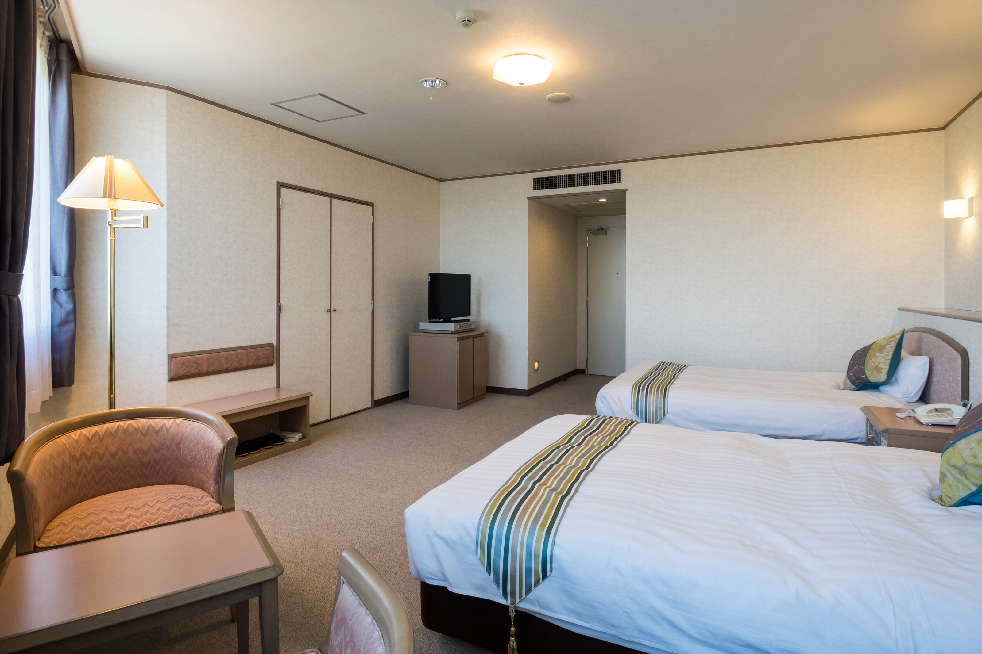 Deluxe twin room 140 cm double bed & times; 2 units for relaxing ♪