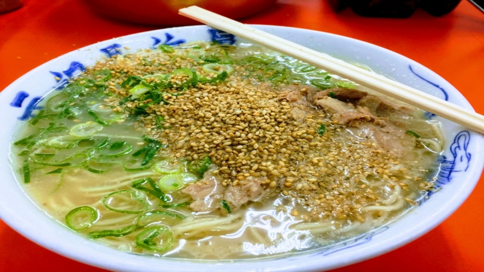 Nagahama Ramen Fukuoka gourmet is definitely ramen. The popular store "Ganso Nagahama" is a 5-minute walk